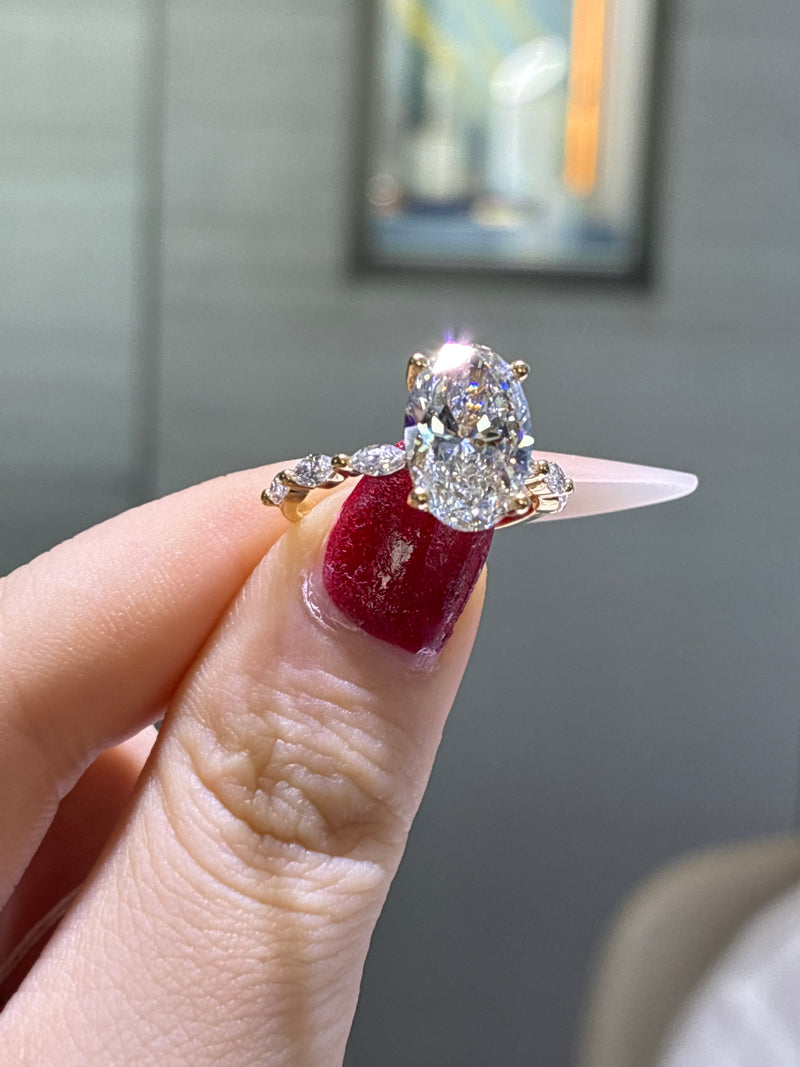 Deposit For G 2.5ct oval cut with marquis cut band E/vs customize