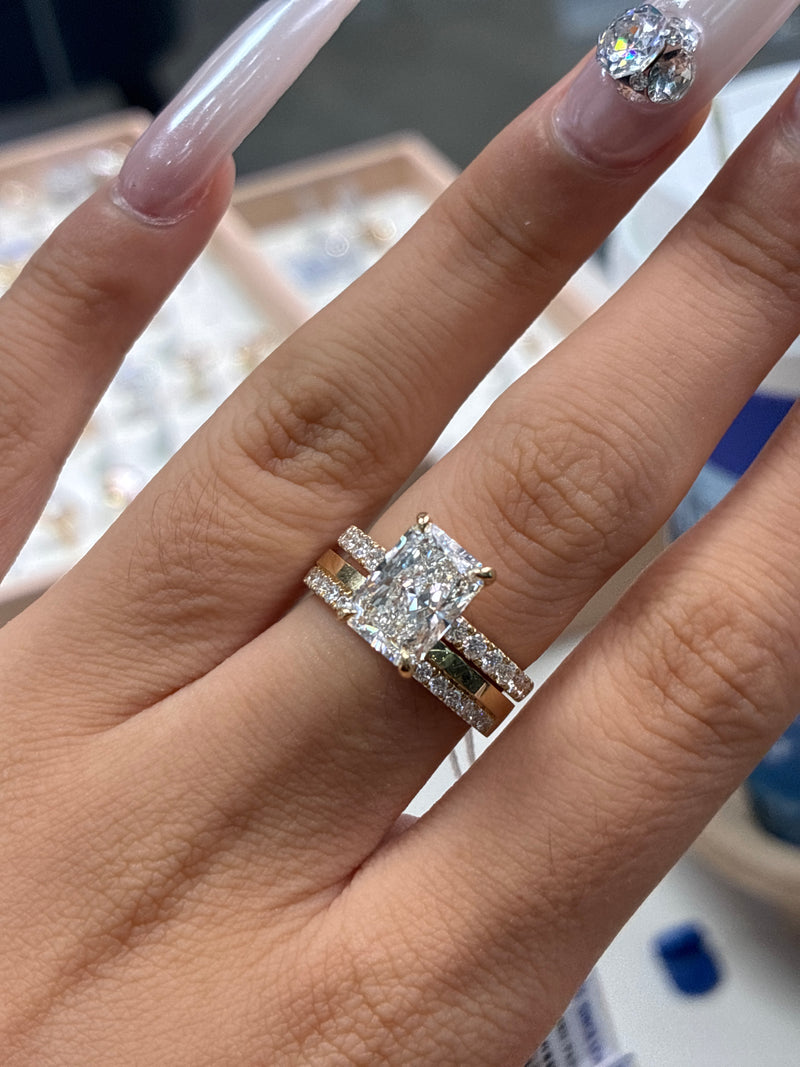 For shemezz 14k yellow gold, 3.5ct total, 3ct center stone with E color and VVS2 clarity, size 7