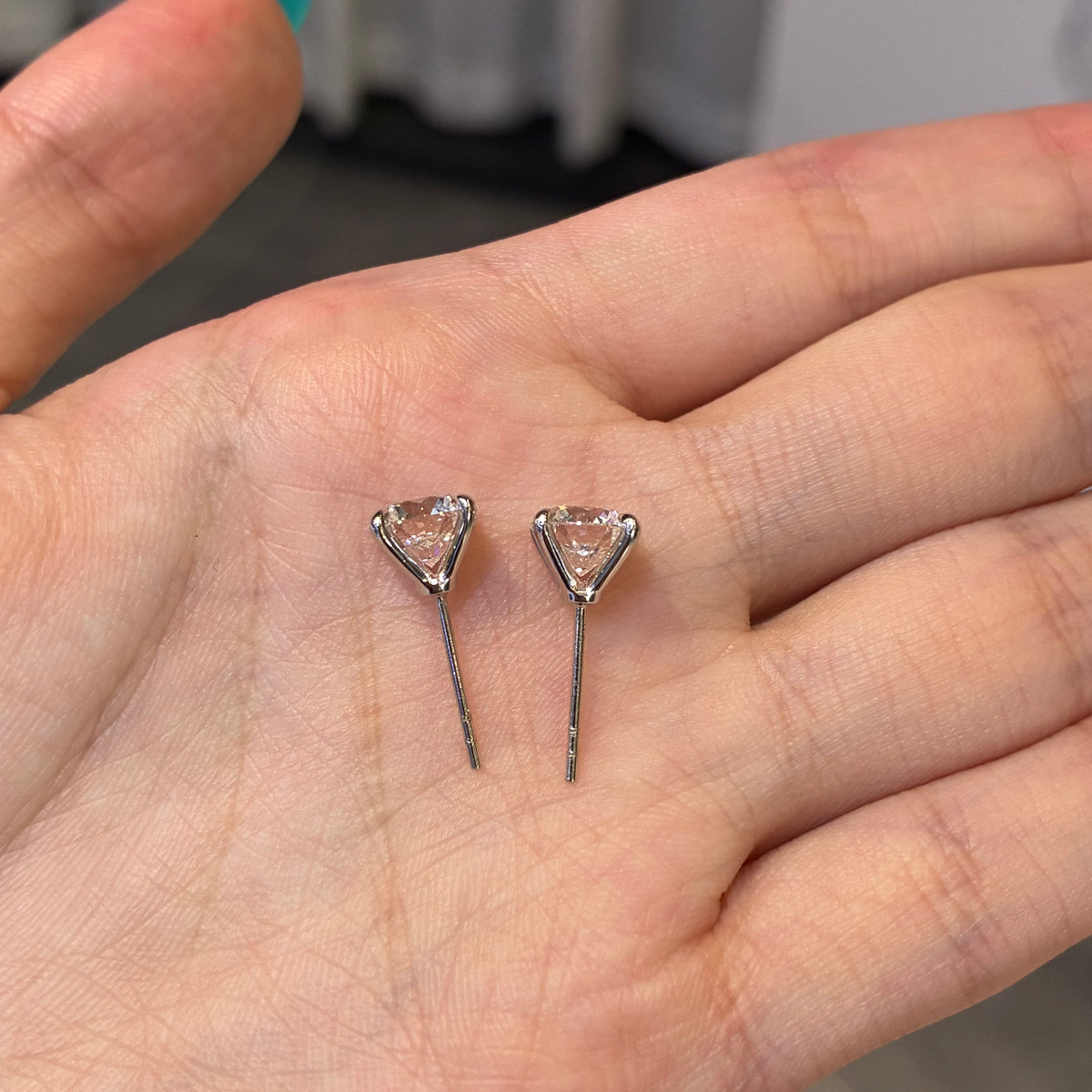Customization For Gametimebaby Platinum950 1.53carat D VVS2 6prongs ring&18k white gold 4prongs earrings E VVS2(1carat each,total 2carats)with flying saucer. Each stone comes with IGI certificate