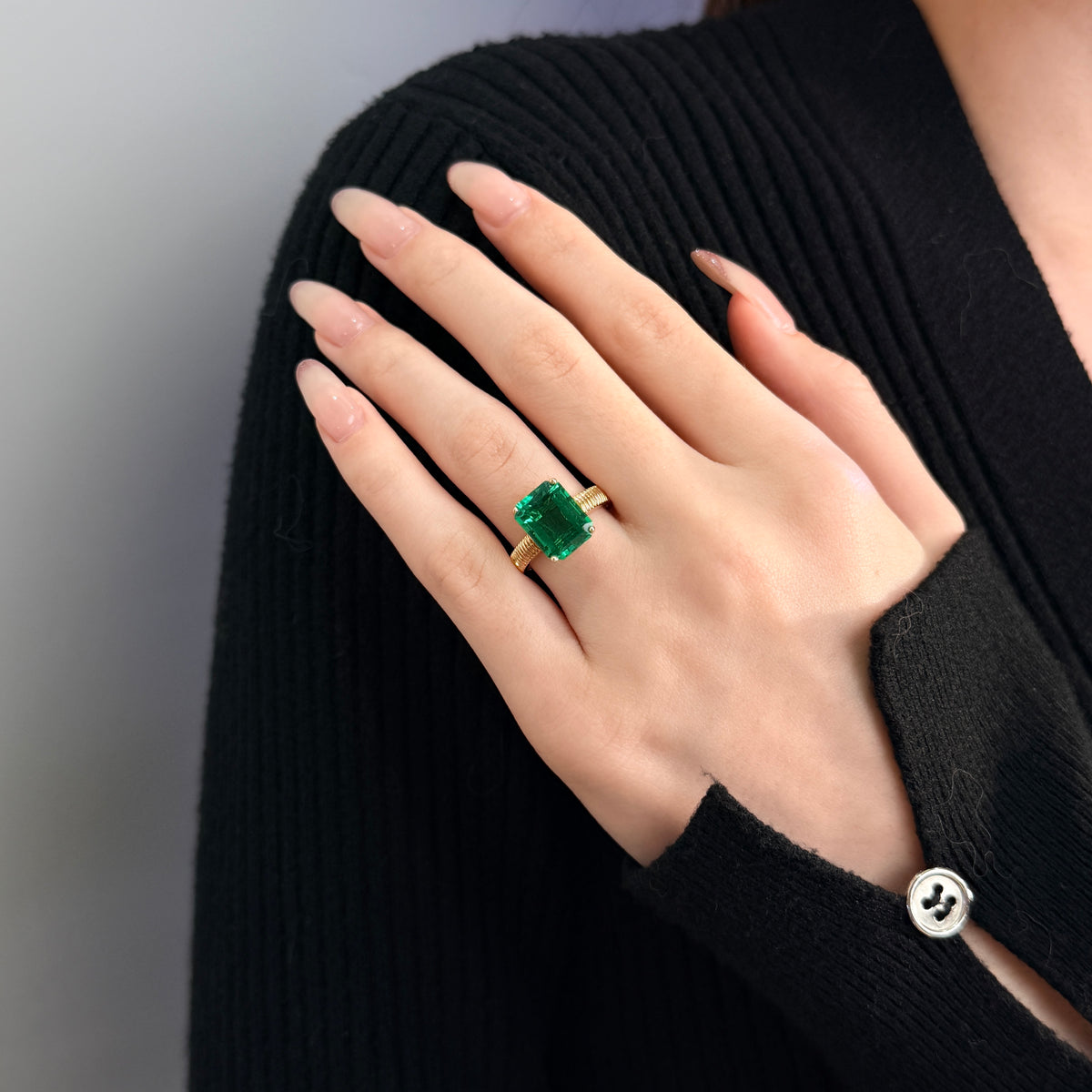 3.934-carat emerald Lab-Grown Diamond Knife-Edge Ring — 18K yellow gold