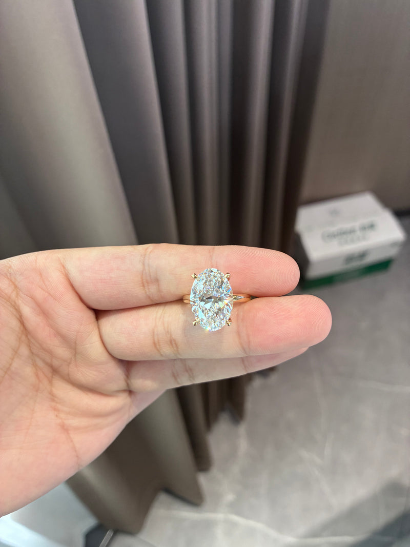 For Tissa 18k yellow gold ring with 8.280ct main diamond And 0.32ct side diamond