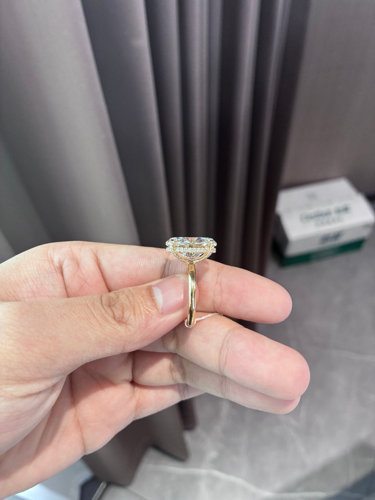 For Tissa 18k yellow gold ring with 8.280ct main diamond And 0.32ct side diamond
