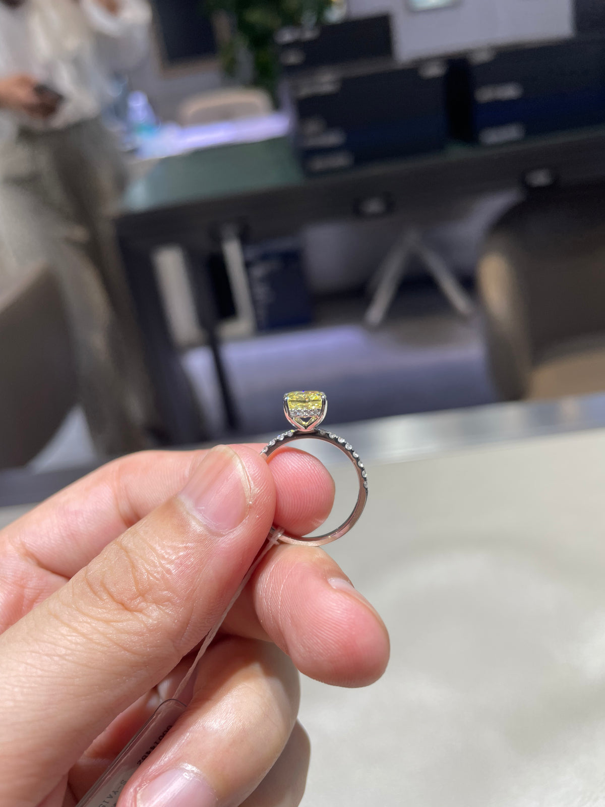 for Teen Glam Boxes （18K white gold, 1.7-carat VVS2 yellow diamond ring）