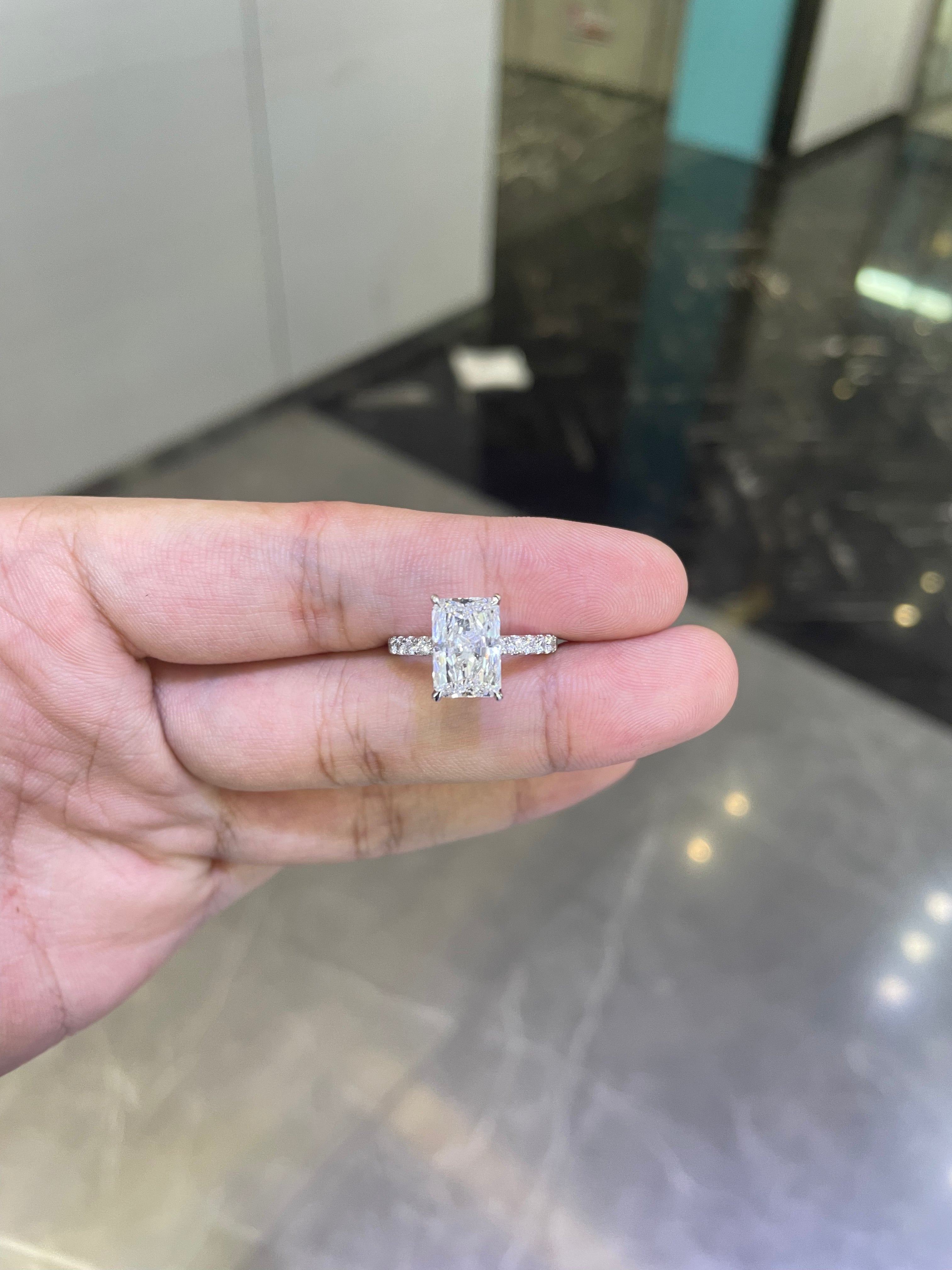 For allouise12 14k white gold with 3ct E VS1 main diamond And 0.518ct side diamonds
