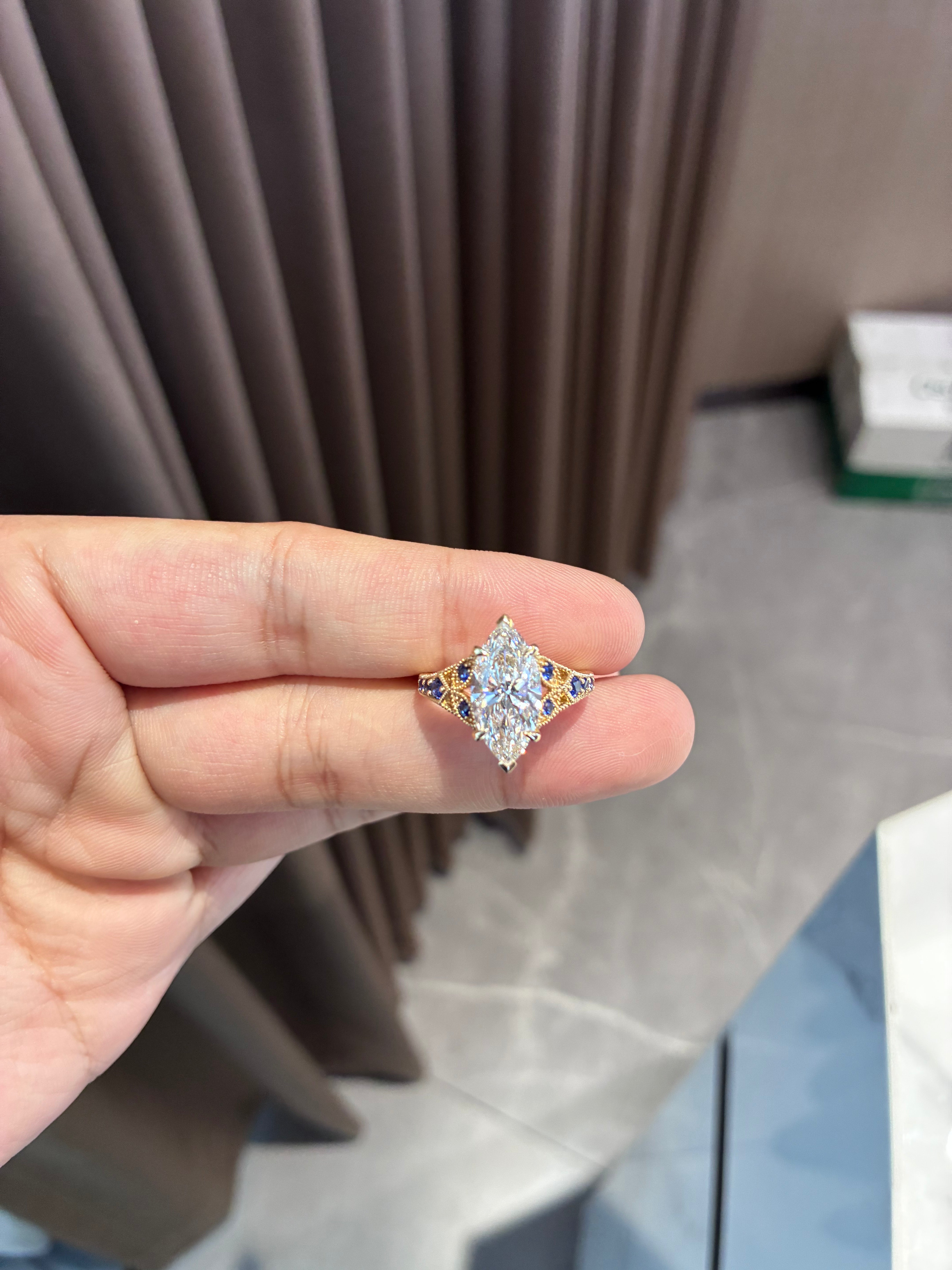 For Jeannie 14k yellow gold ring with 3ct E Vs1 main diamond And emerald side stone