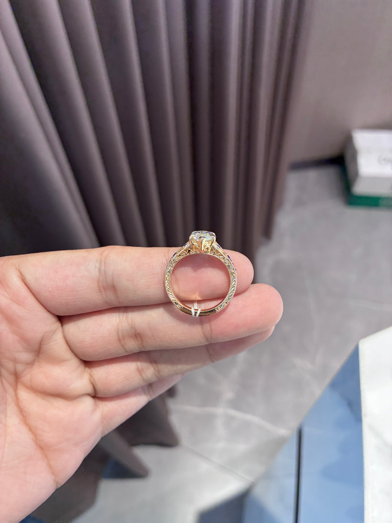 For Jeannie 14k yellow gold ring with 3ct E Vs1 main diamond And emerald side stone