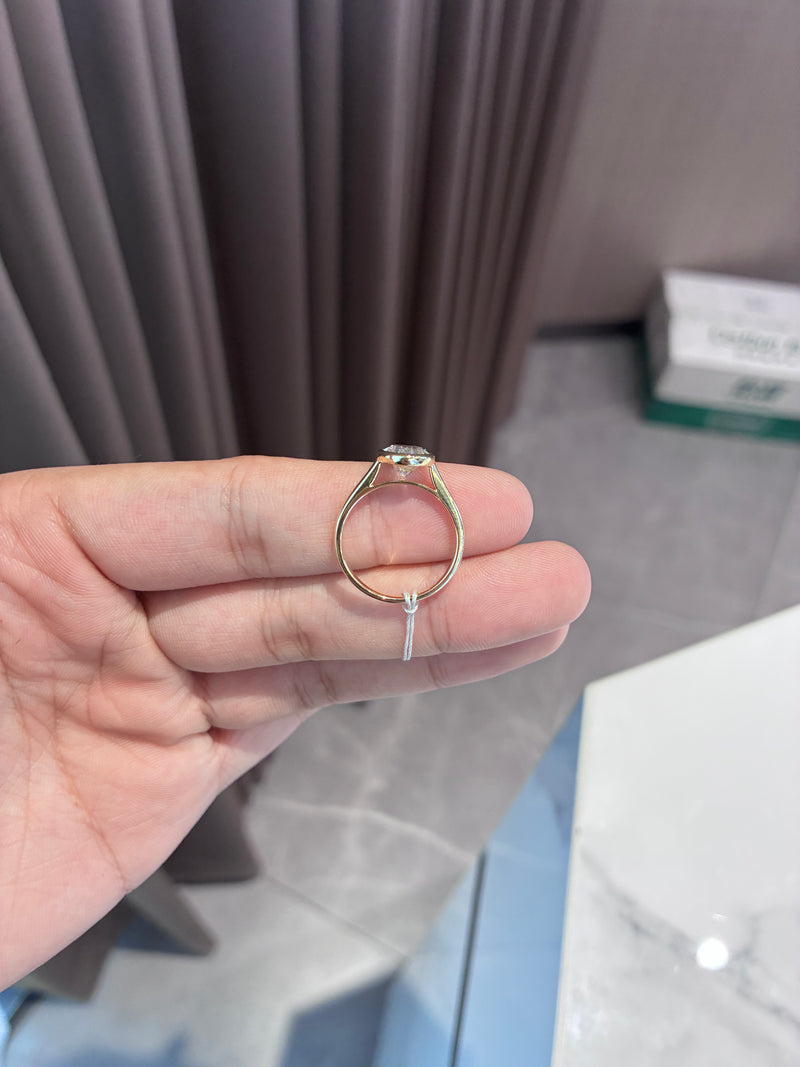 For Kelly 18k yellow gold ring with 2.1ct D vvs1 main diamond