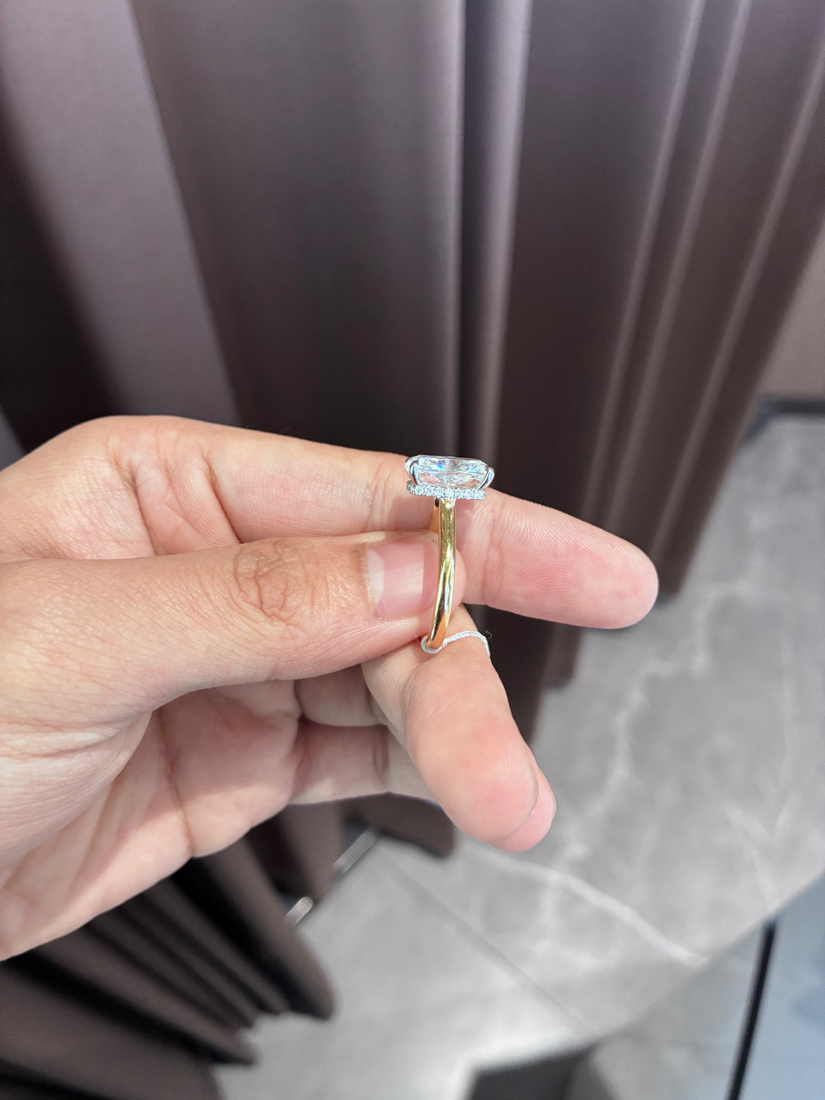 For shelle 18k yellow gold ring with 5.1ct E VS1 main diamond And 0.183ct side stone