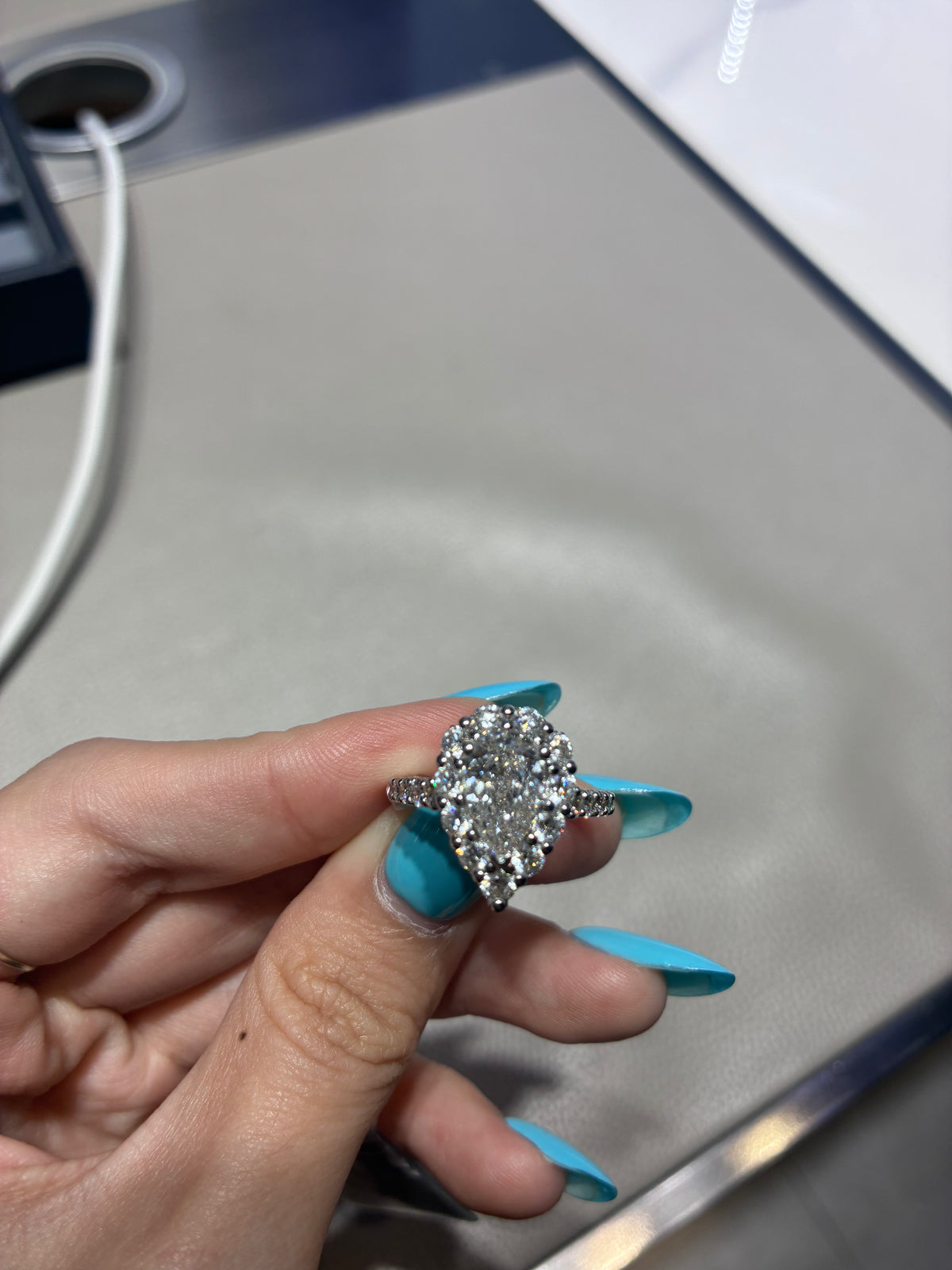 for cajunspark504 （18k white 2.03ct pear cut ring ）