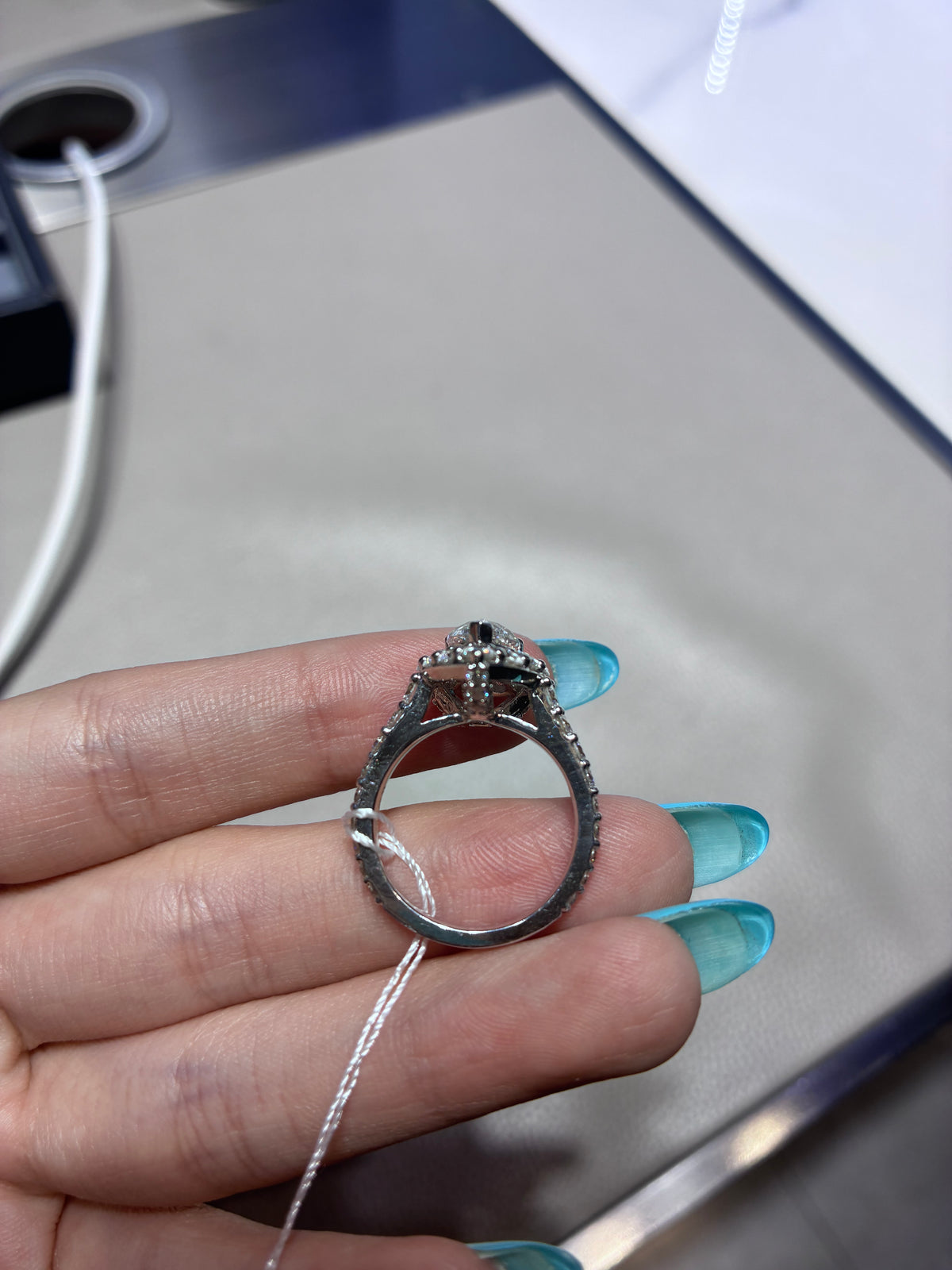 for cajunspark504 （18k white 2.03ct pear cut ring ）