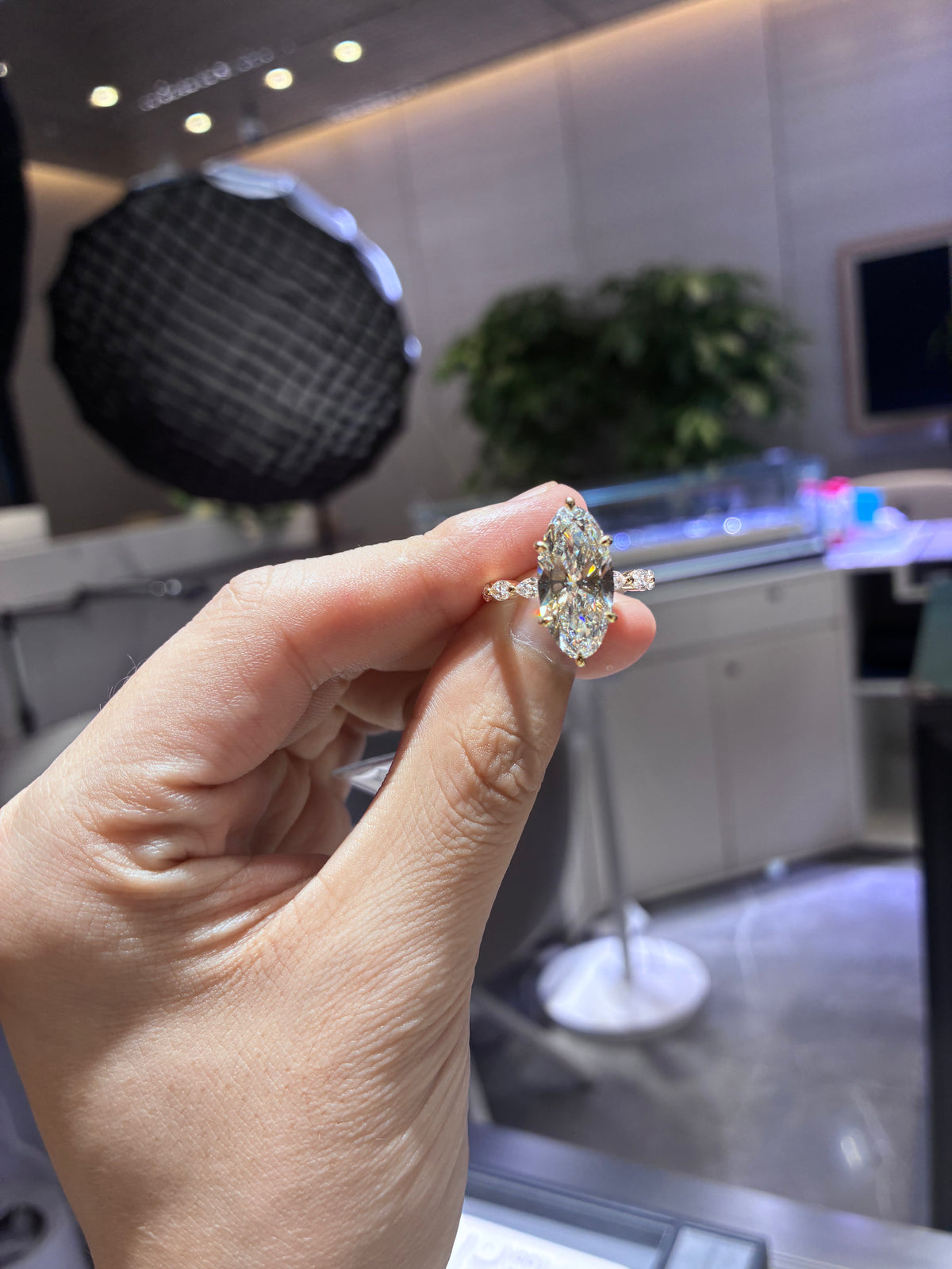 for Tashae N（18k yellow gold Moval 5.02ct E/VS1 Customize