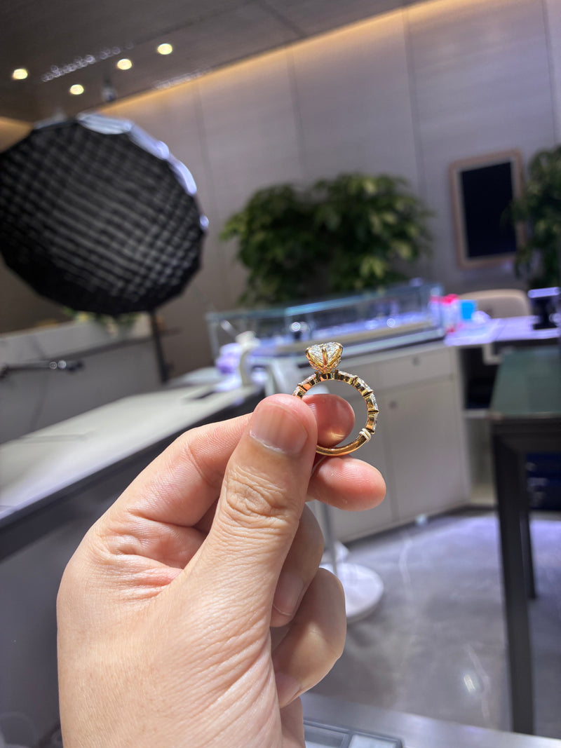 for Tashae N（18k yellow gold Moval 5.02ct E/VS1 Customize