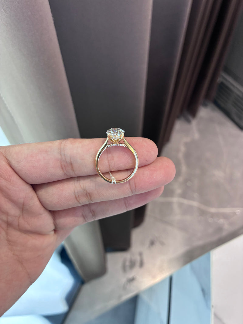 For daria 14k yellow gold ring with 3.03ct main diamond And 0.113ct side diamonds