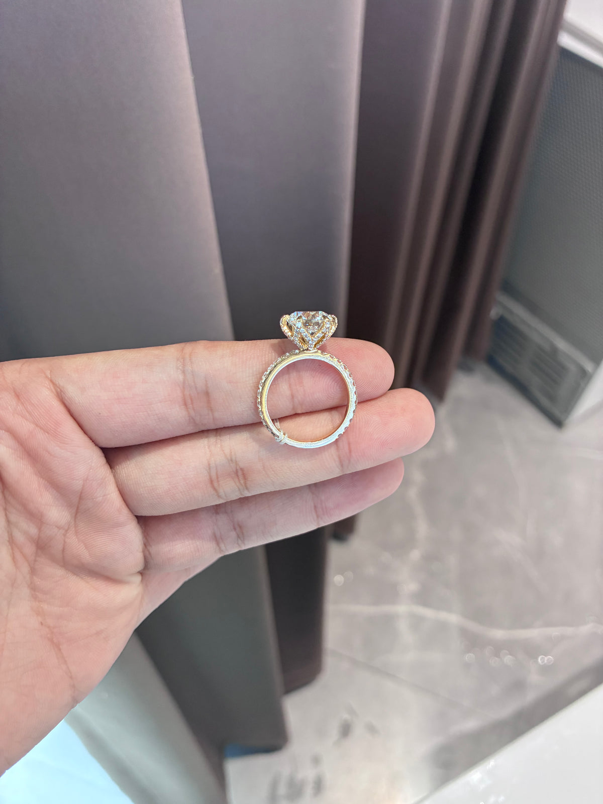 For chris 18k yellow gold E vvs1 3.59ct main diamond