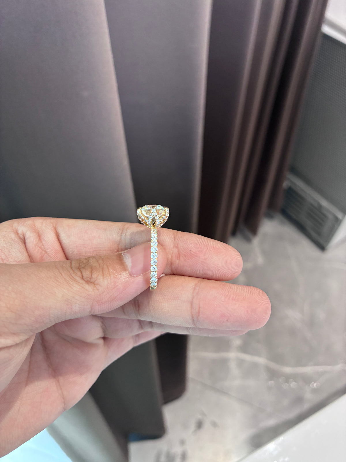 For chris 18k yellow gold E vvs1 3.59ct main diamond