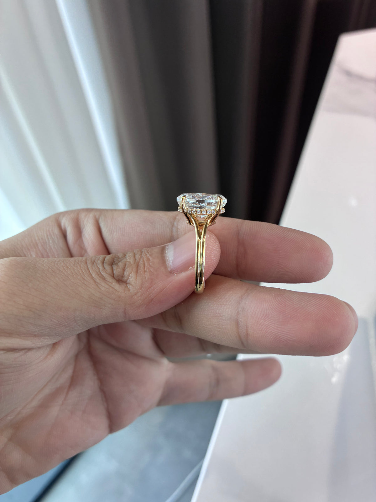 Deposit For Mimi 14k White gold ring with 2.52ct E vvs2 main diamond And 0.1ct side stones