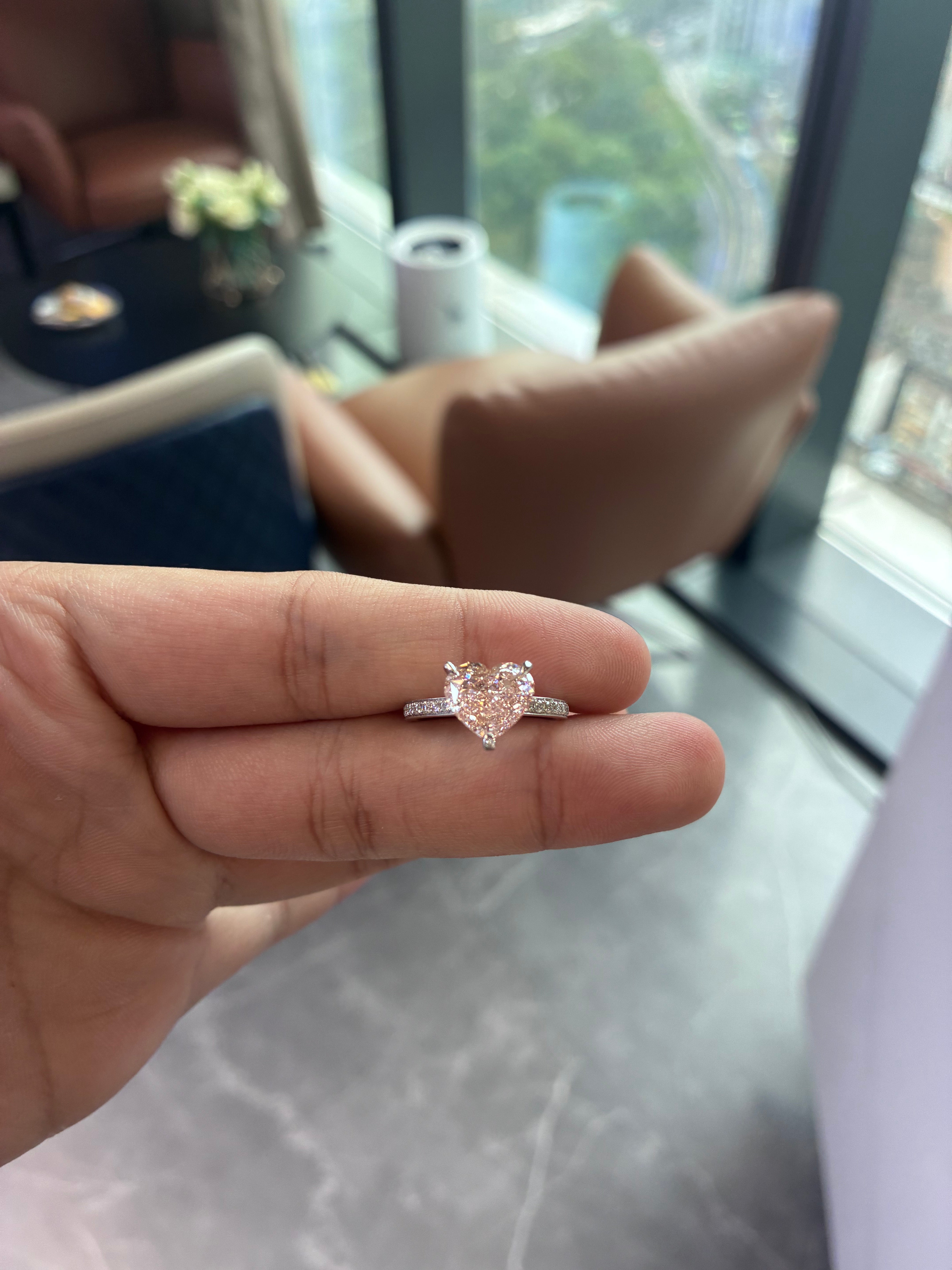 For genniesloan7 18k white gold ring with 3ct vvs2 pink diamond side stone is 0.213ct