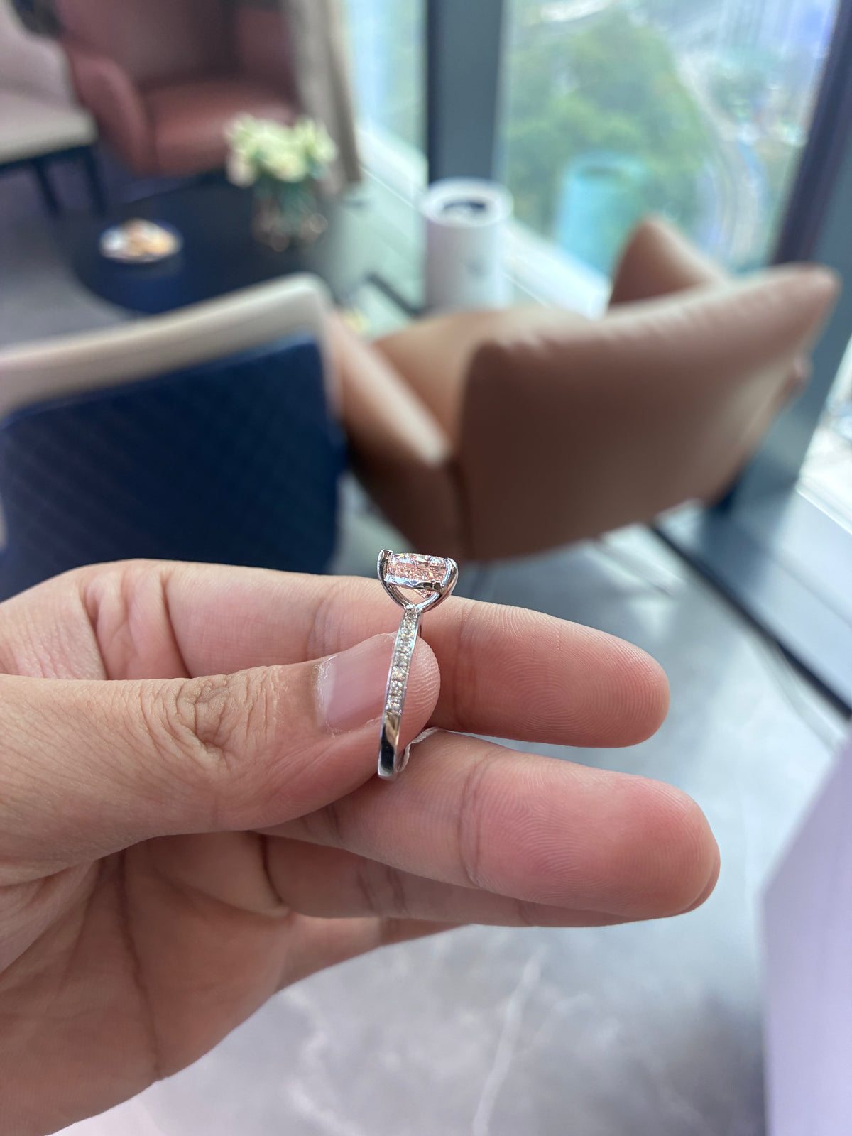 For genniesloan7 18k white gold ring with 3ct vvs2 pink diamond side stone is 0.213ct