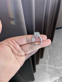 For SE4ULLC platinum diamond ring with 10.090ct oval diamond And 0.738ct side stones