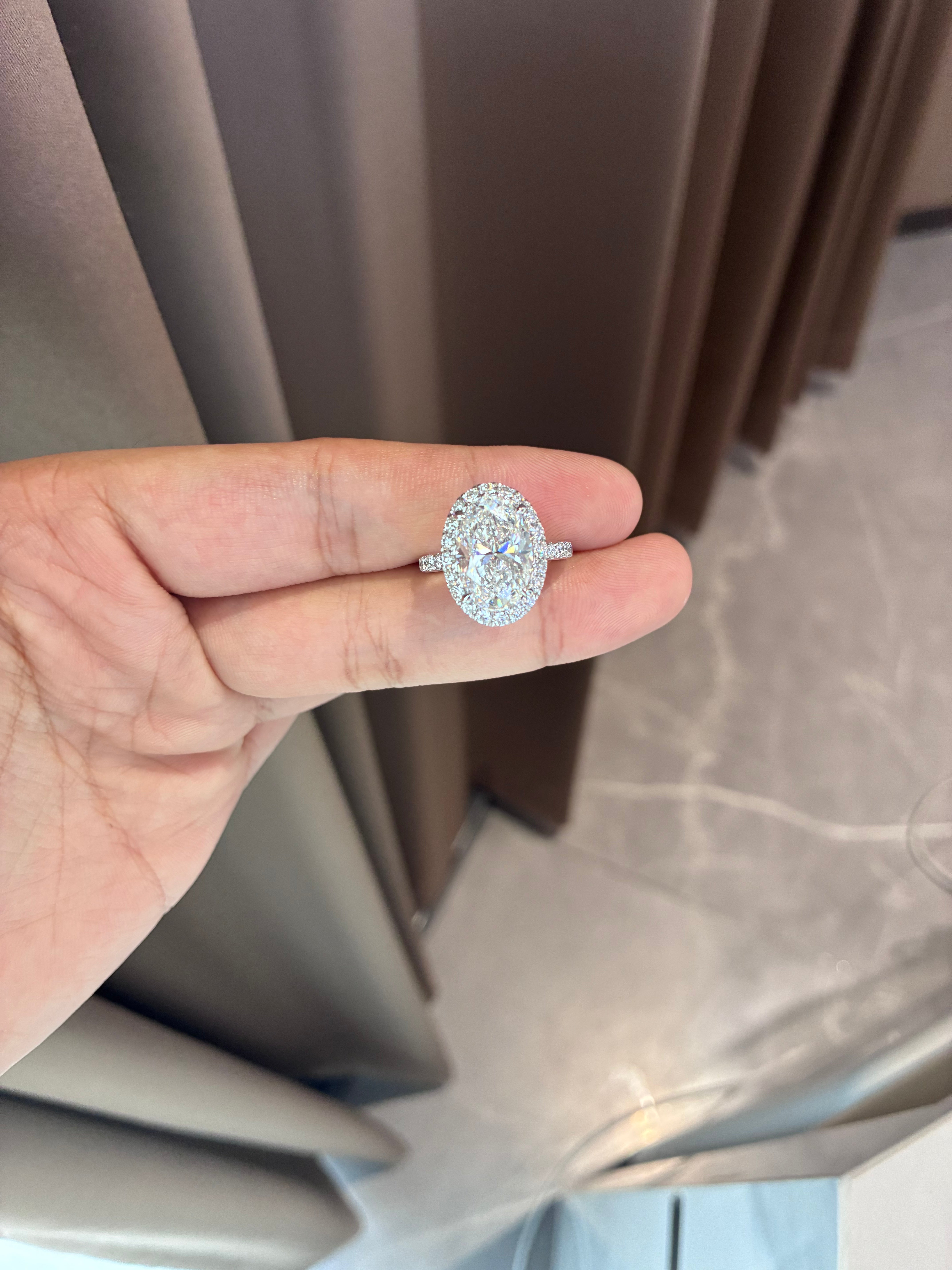 Deposit For ErikaGallacher 18k white gold with 7ct main diamond And 1.5ct side diamonds