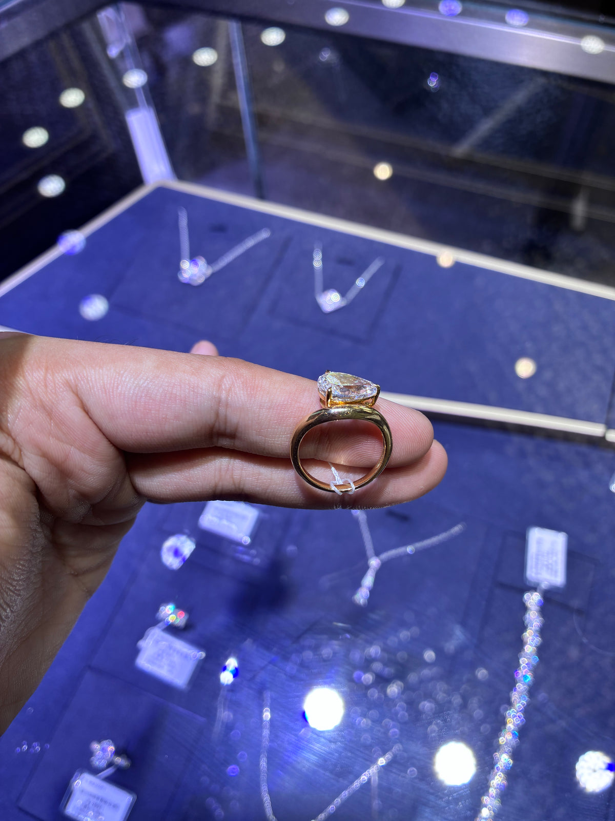 For cec 18k yellow gold ring with 2ct  E VS1 diamond