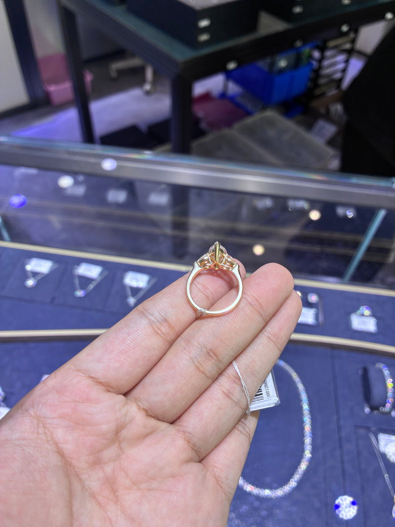 For Jaime 14k yellow gold with 2ct E VS1 diamond And 0.637ct side stone