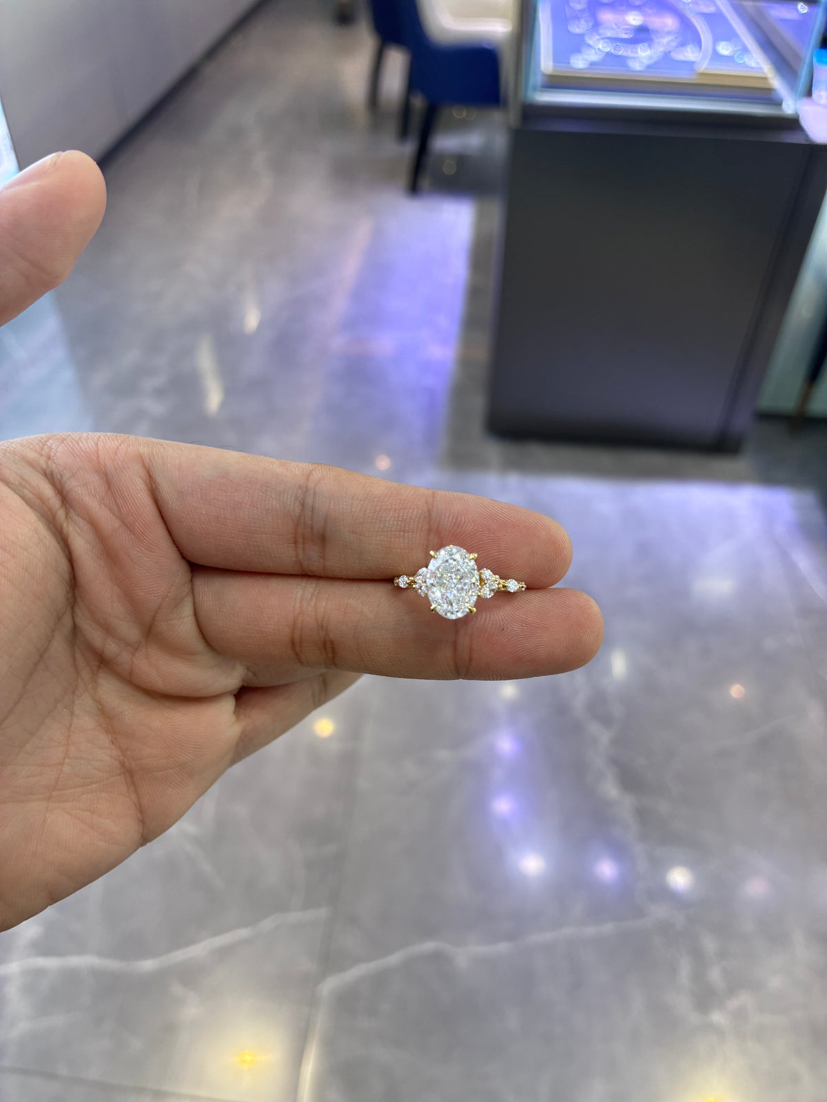 For jbanger7 14k yellow gold ring with D VVS2 3ct diamond come with igi and gil certificate ￼
