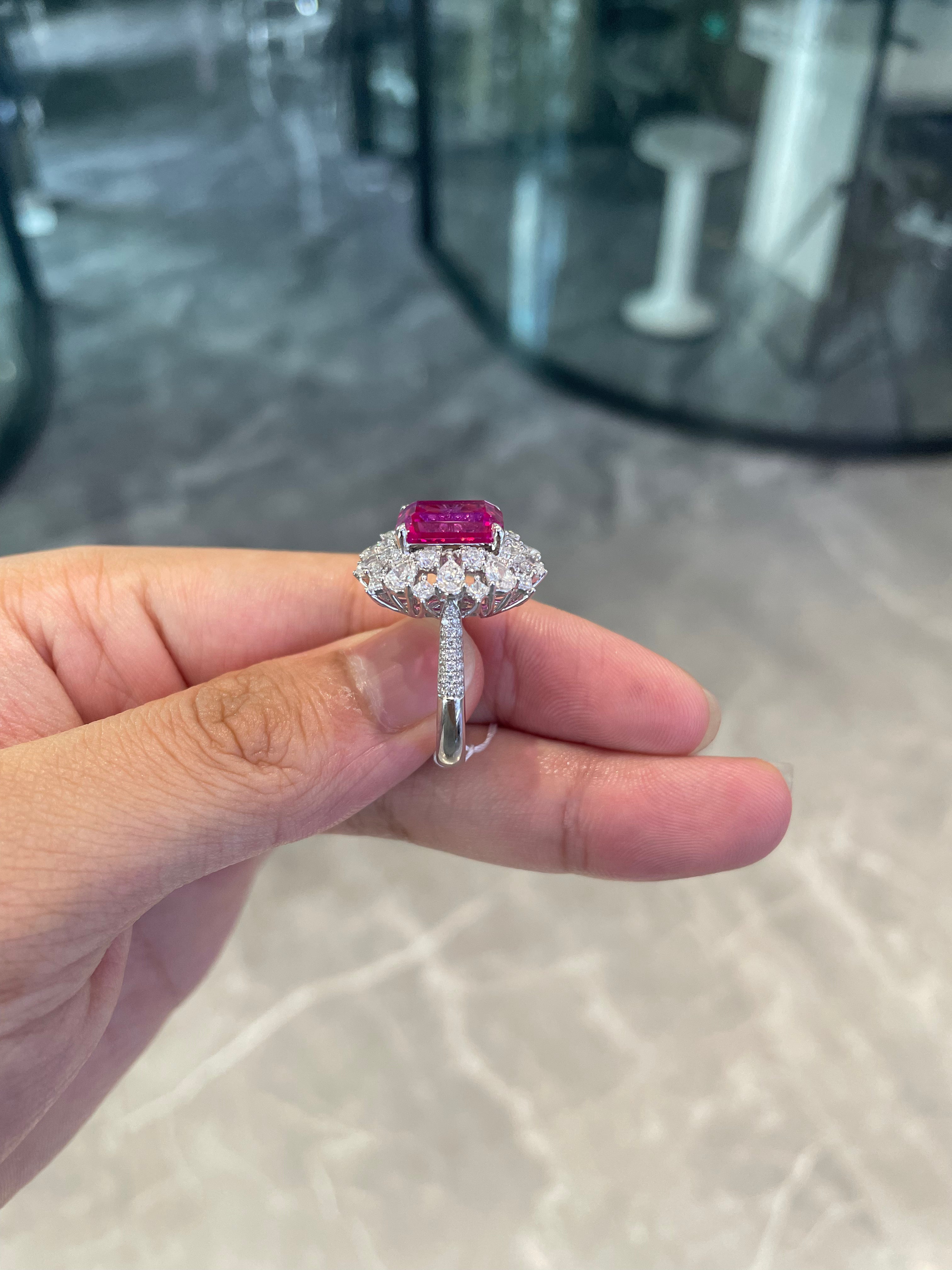 For Whataretheclarksdoing 18k white gold ring with 5.9ct gem stones And 2.381ct side diamonds