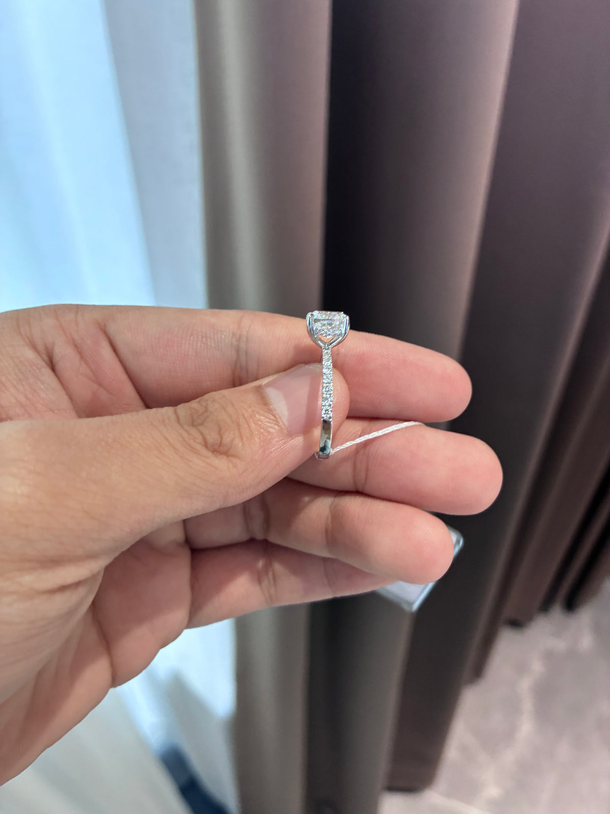 For G 14k white gold ring with 2ct cushion diamond