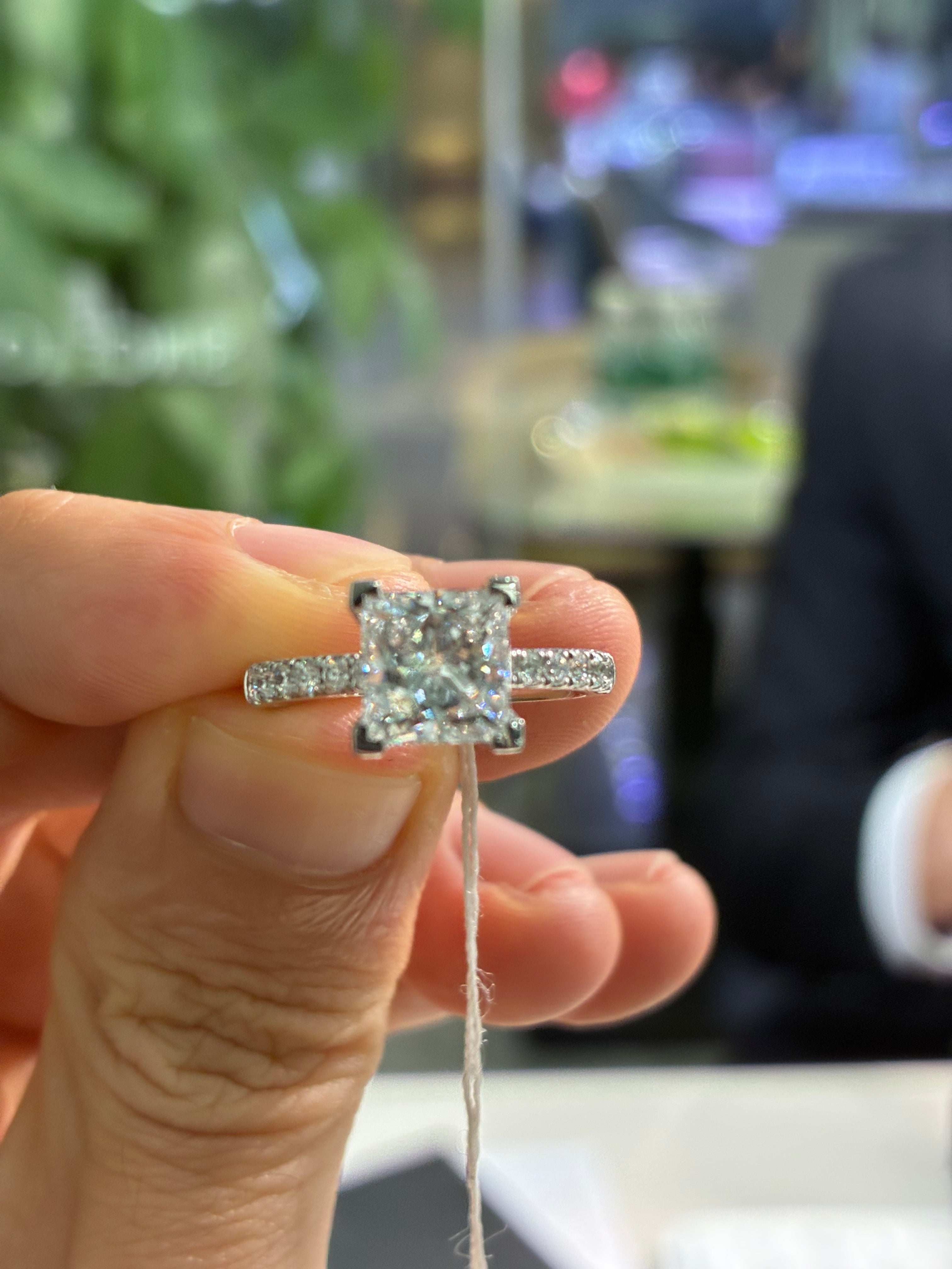 For fancy princess cut 2.06 ct d color vvs2 clarity white gold 18k