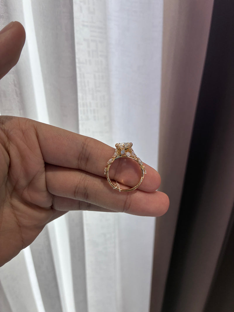 For Sabinaaaa 18k yellow gold ring with 3ct E vvs2 diamond and 1ct side stones