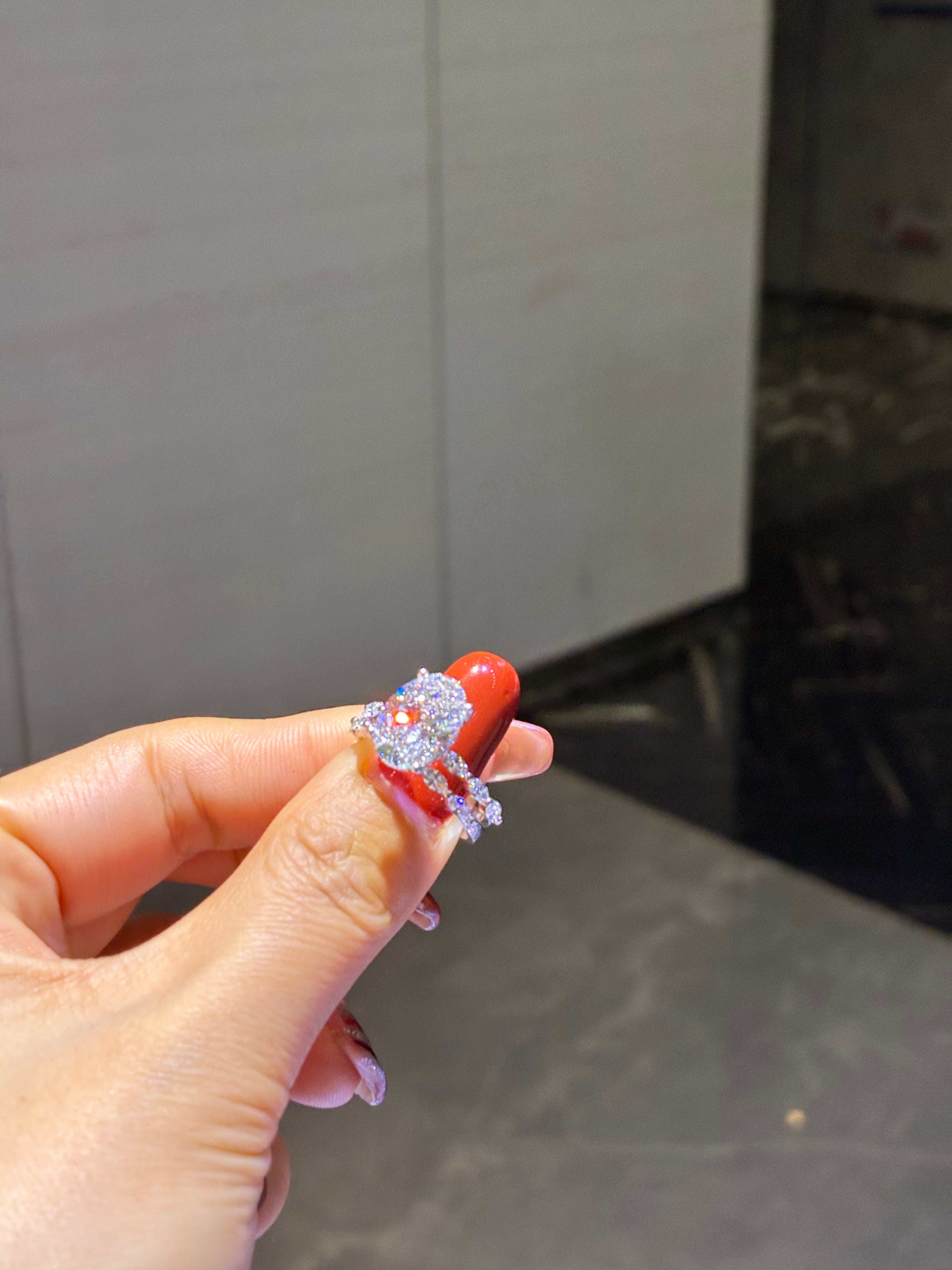 For dear Hannah: 3.5cts Oval,D/VS1, 0.907ct sides stone