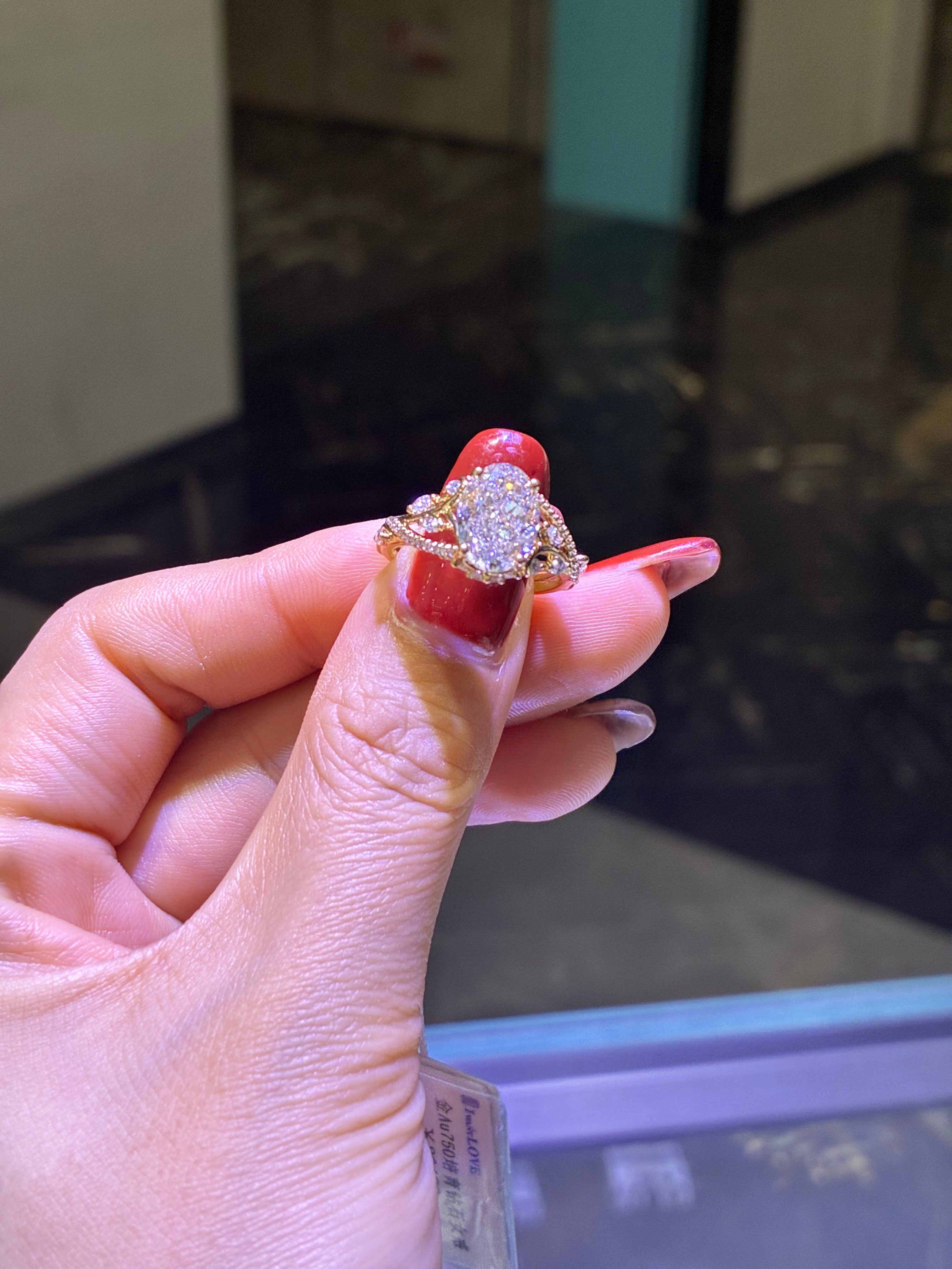 For dear Shayla: Oval main stone: 3.210/1p, side stone: 0.495ct/50p,E/VVS2