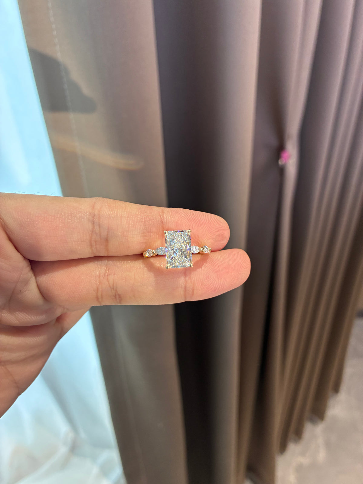 Deposit For klinaee 14k yellow gold 2.5mm thick ring with 5ct E VVS2 diamond And 0.512ct side stones