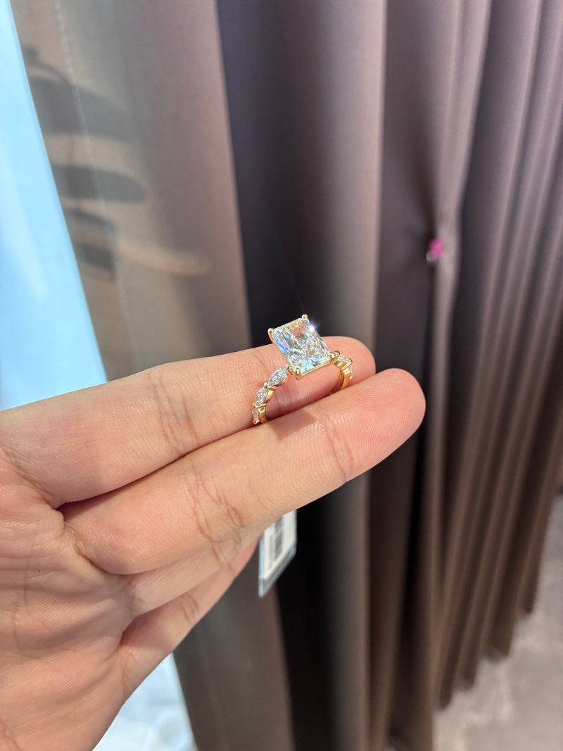 Deposit For klinaee 14k yellow gold 2.5mm thick ring with 5ct E VVS2 diamond And 0.512ct side stones