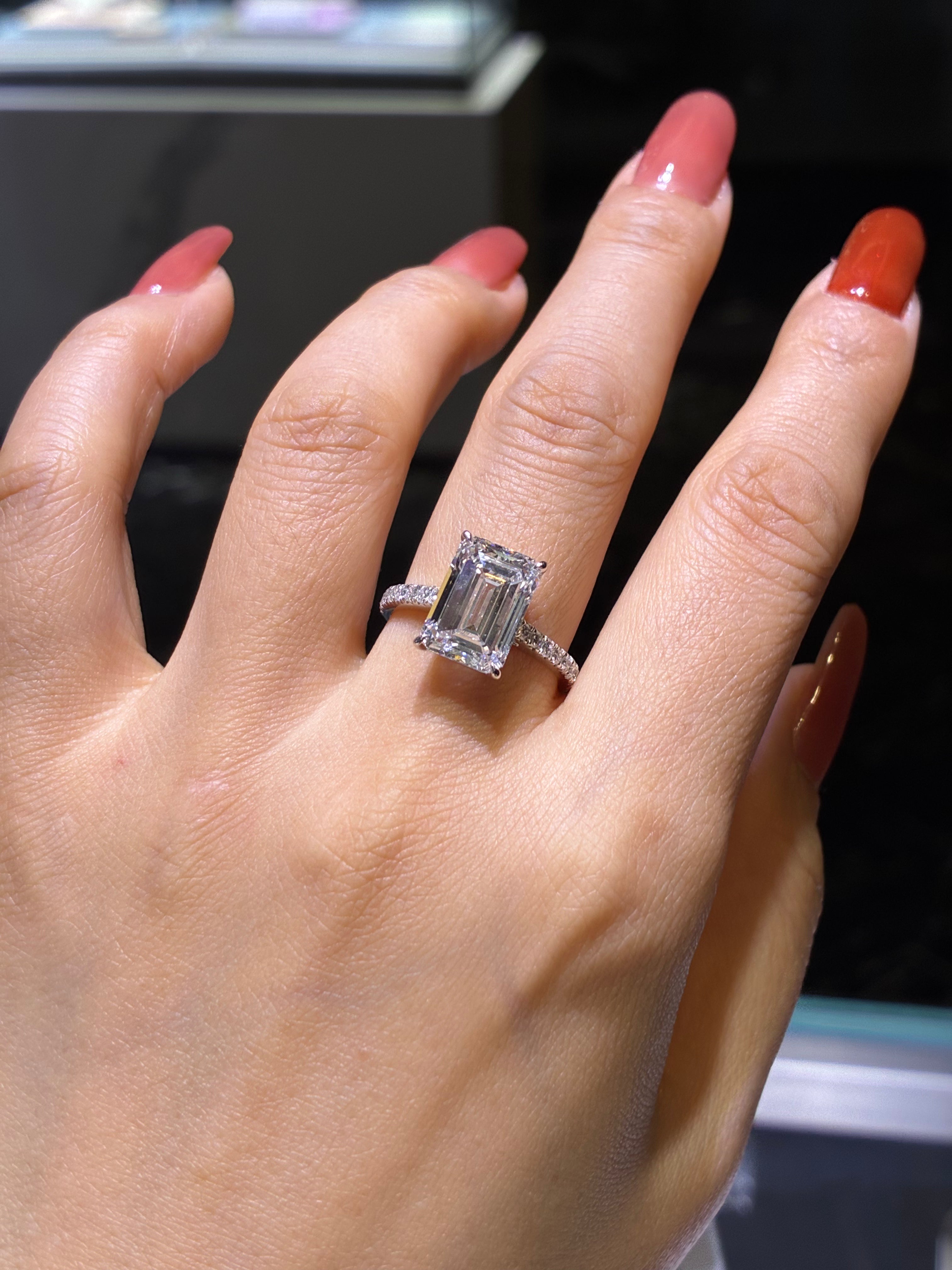 For dear Alexis: Emerald cutting, main stone:5.020ct/1p , side stone: 0.289ct/16p,E/VS1(add hidden halo +$400)