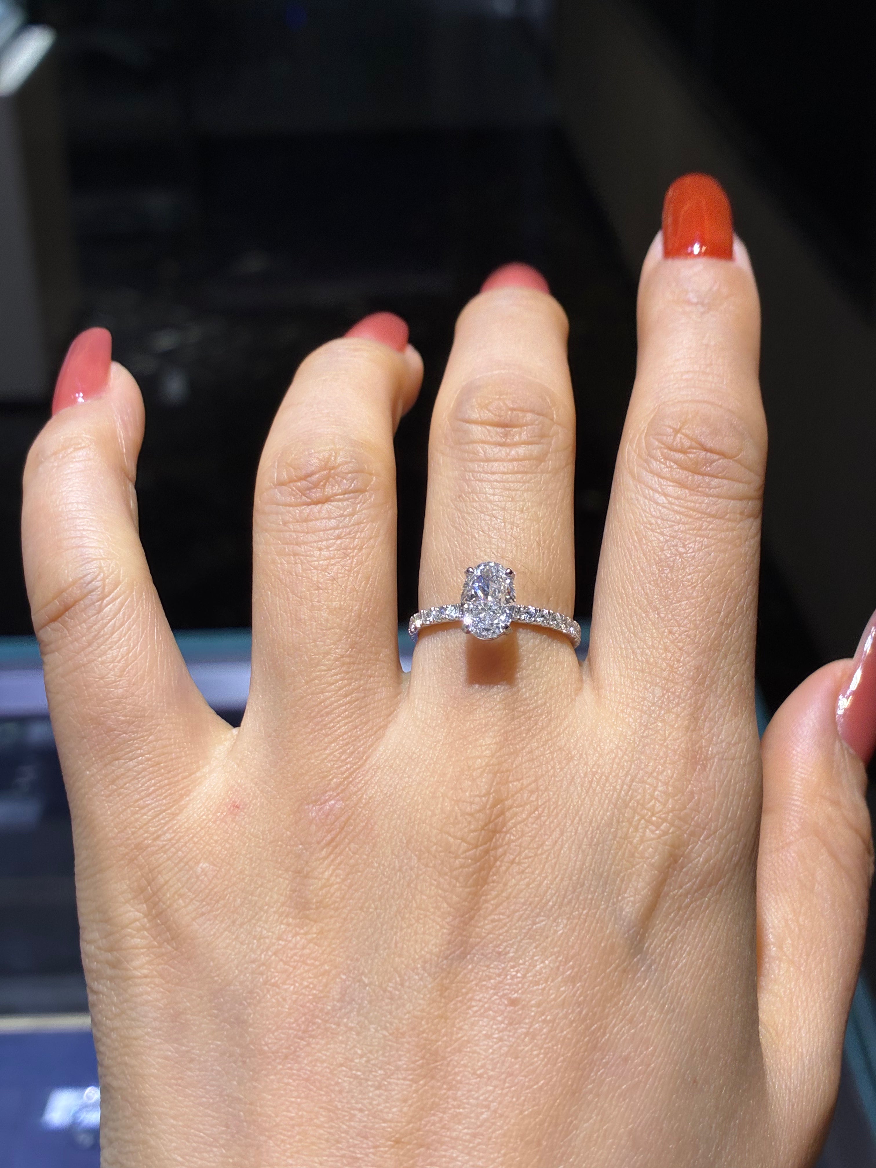 For dear Cynthia: Oval cutting, main stone:1.5cts/1p, side stone:0.443ct/44p,D/VVS2