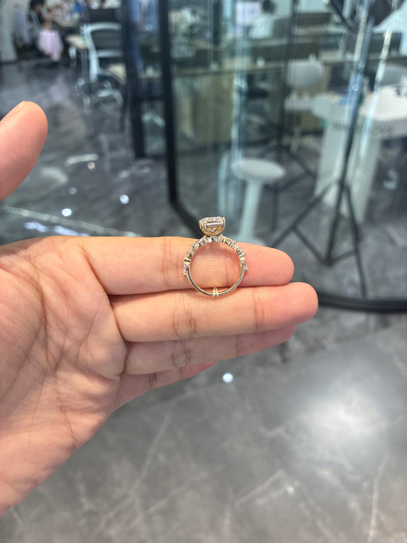 For N 14k yellow gold ring with 5ct radiant diamond