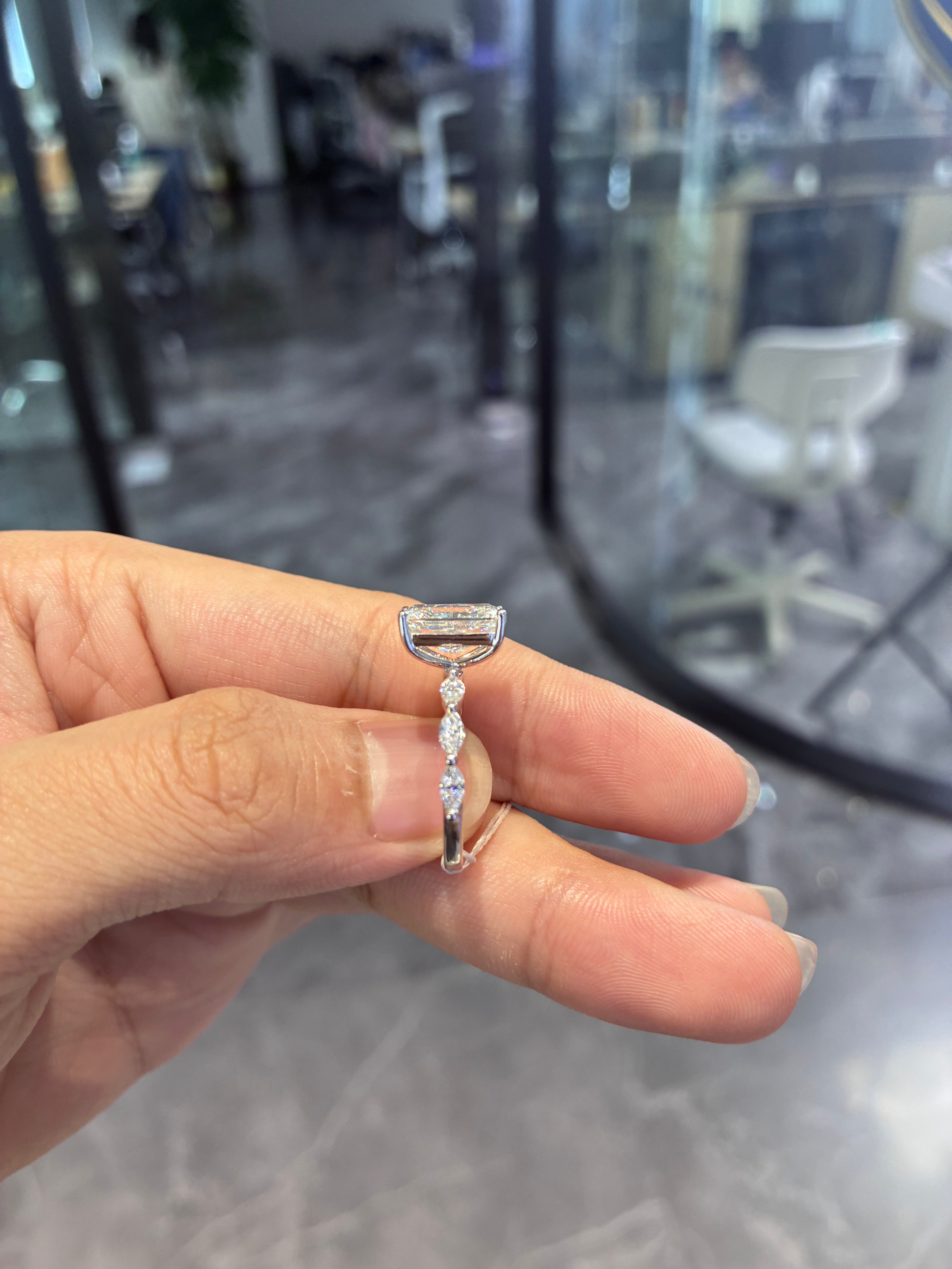 For Zbrenns 14k white gold mainstone 3.050ct, sidestone 0.514ct, E/VVS2, size 5.5