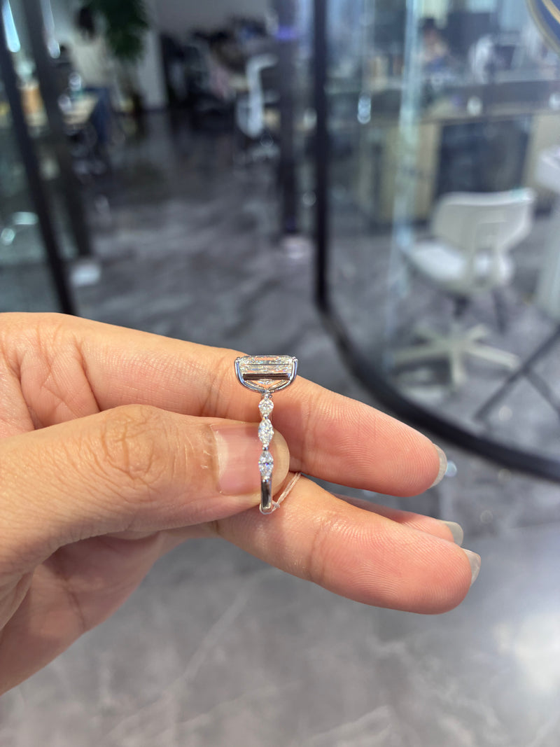 For Zbrenns 14k white gold mainstone 3.050ct, sidestone 0.514ct, E/VVS2, size 5.5