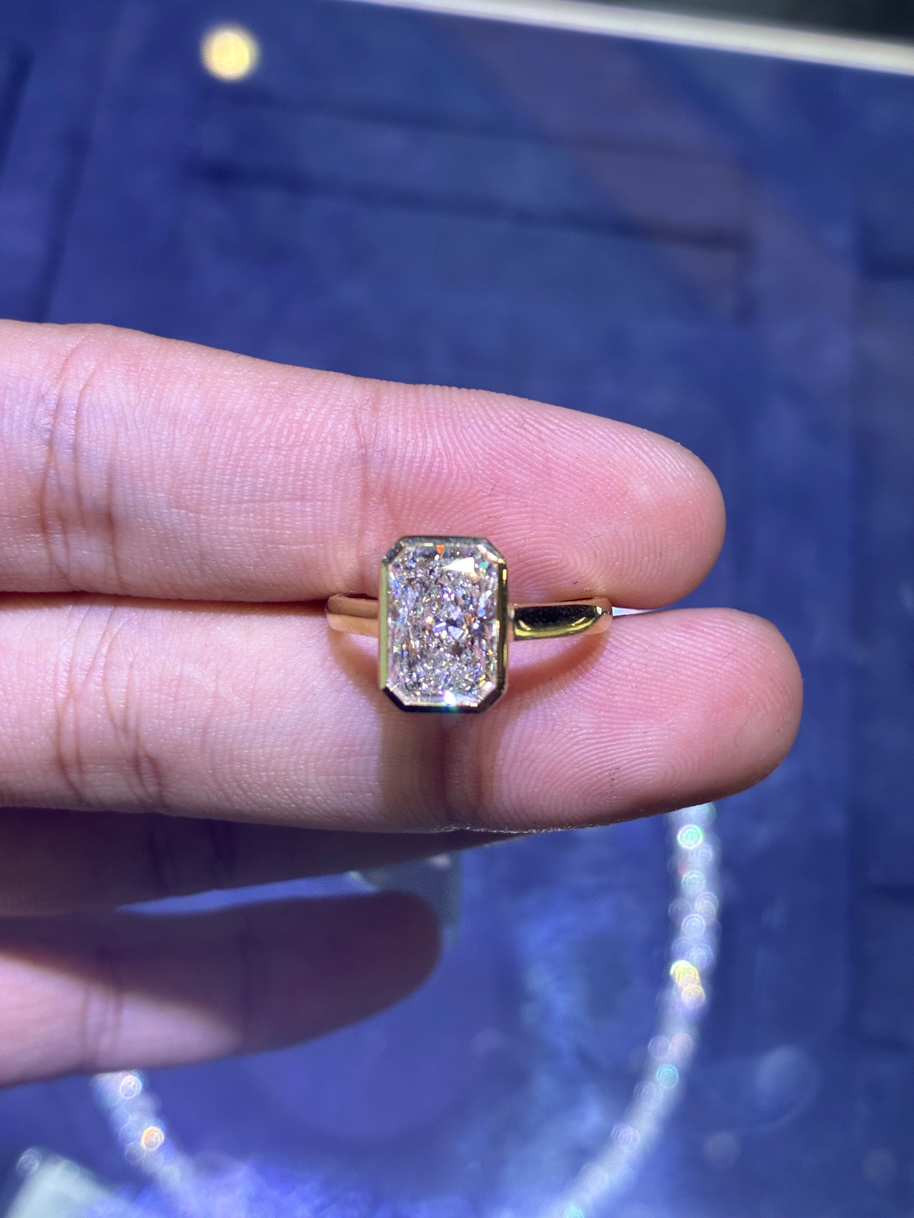 For Okie1 18k yellow gold ring with 2.560ct E VS1
