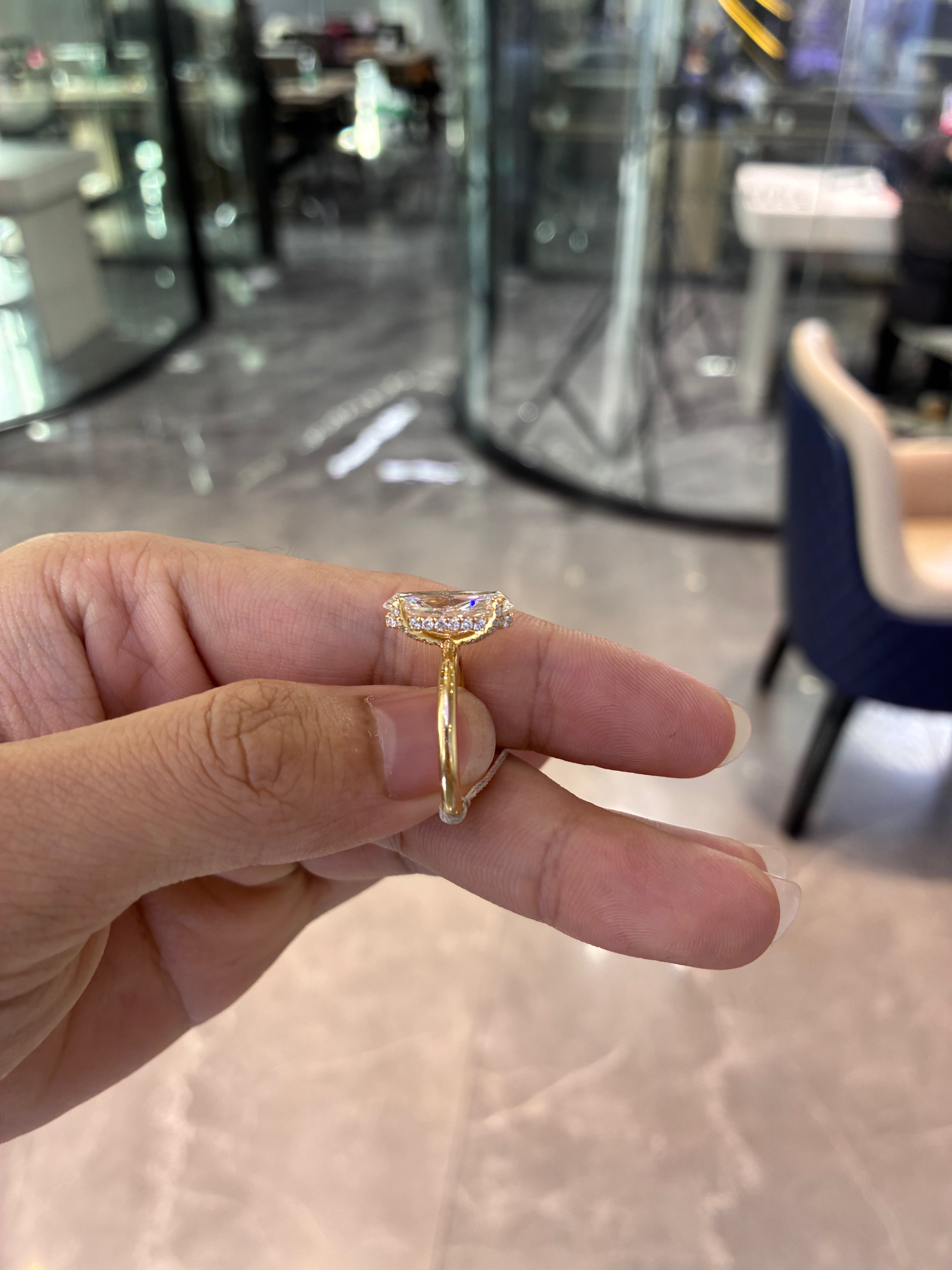 For Jocelyn 14k yellow gold ring with 3ct F VS1 diamond And 0.331ct side stones
