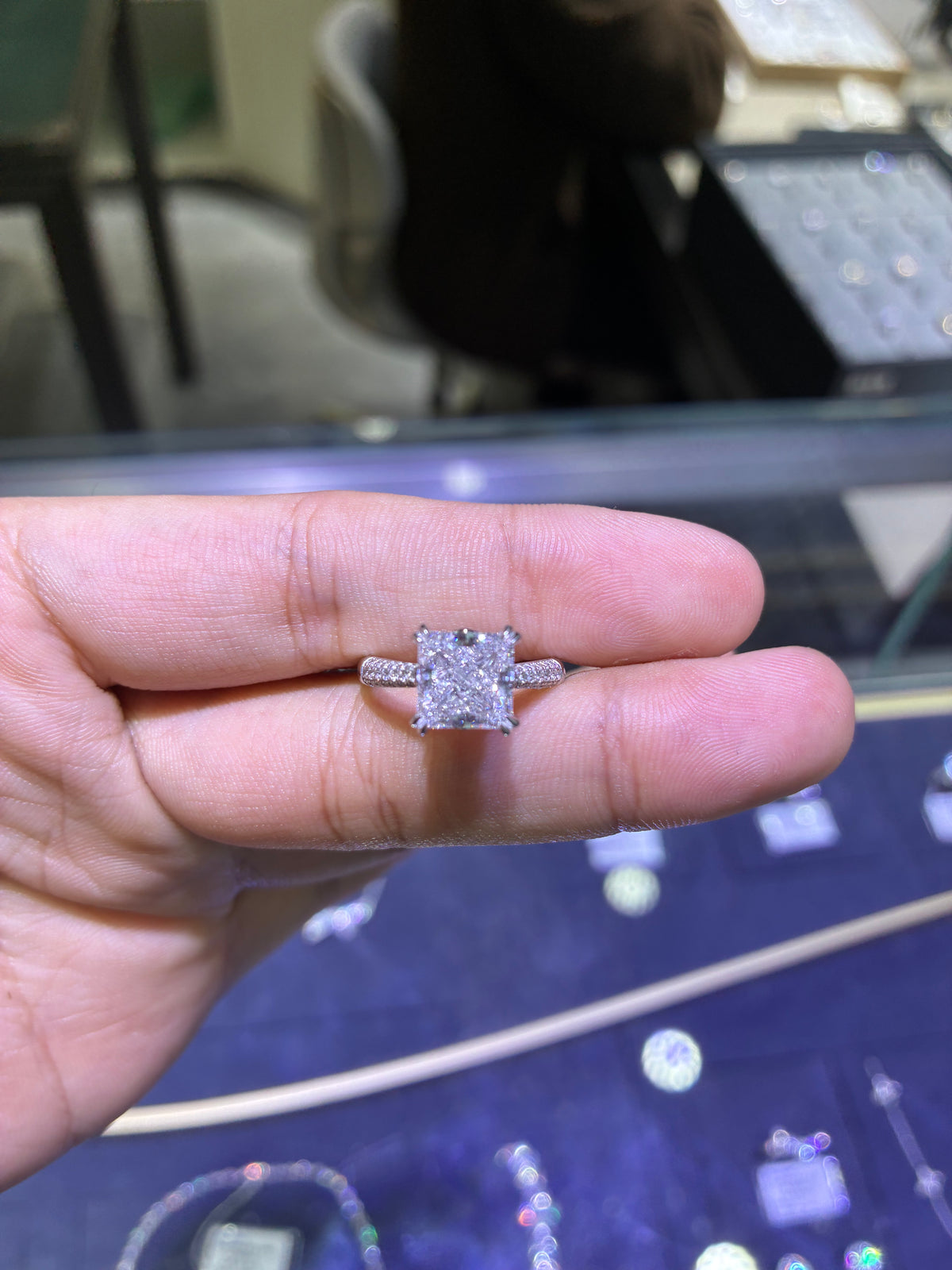 For Winter 18k white gold ring with 3.050ct E/VVS2 diamond