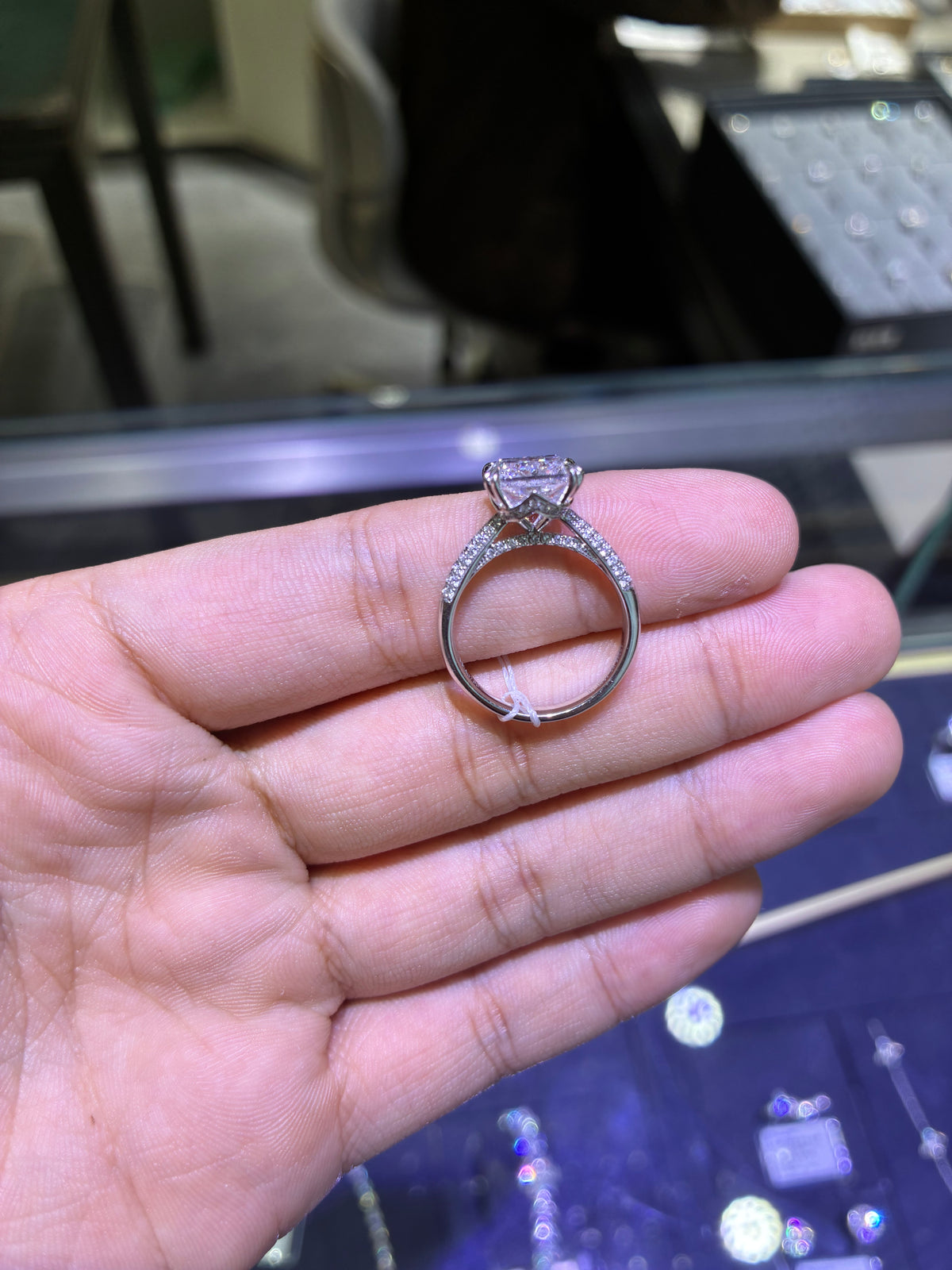 For Winter 18k white gold ring with 3.050ct E/VVS2 diamond
