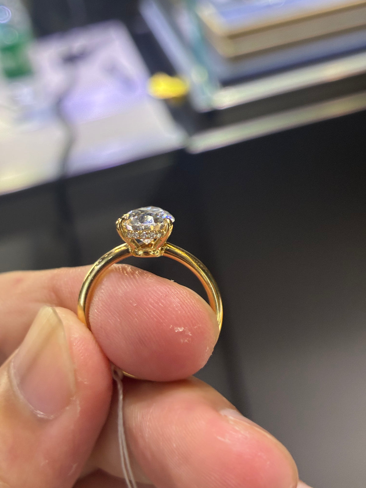 for Livia （18k yellow gold 2.1ct E/vs1 pear ring