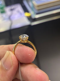 for Livia （18k yellow gold 2.1ct E/vs1 pear ring