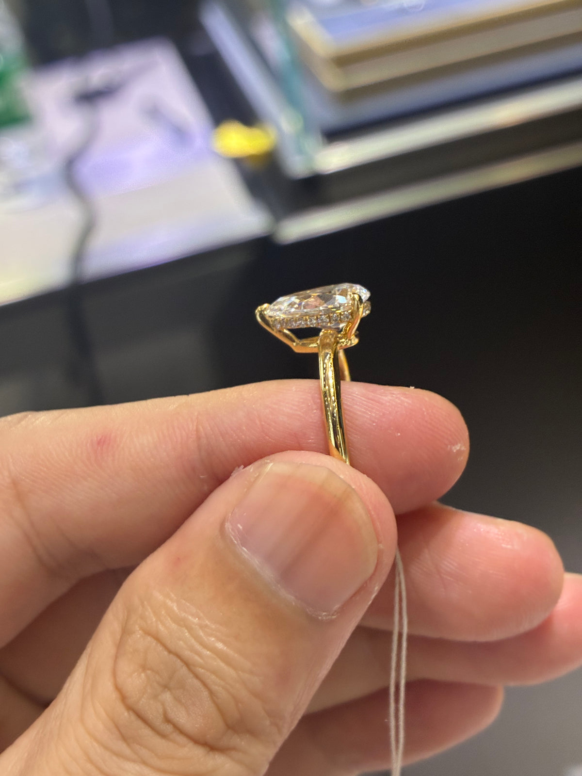 for Livia （18k yellow gold 2.1ct E/vs1 pear ring