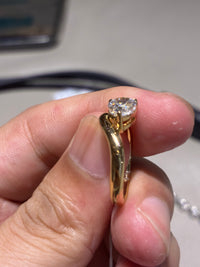 For lowvoicenergy 18k yellow gold ,1.58carats, E/VVS1,pear ring)