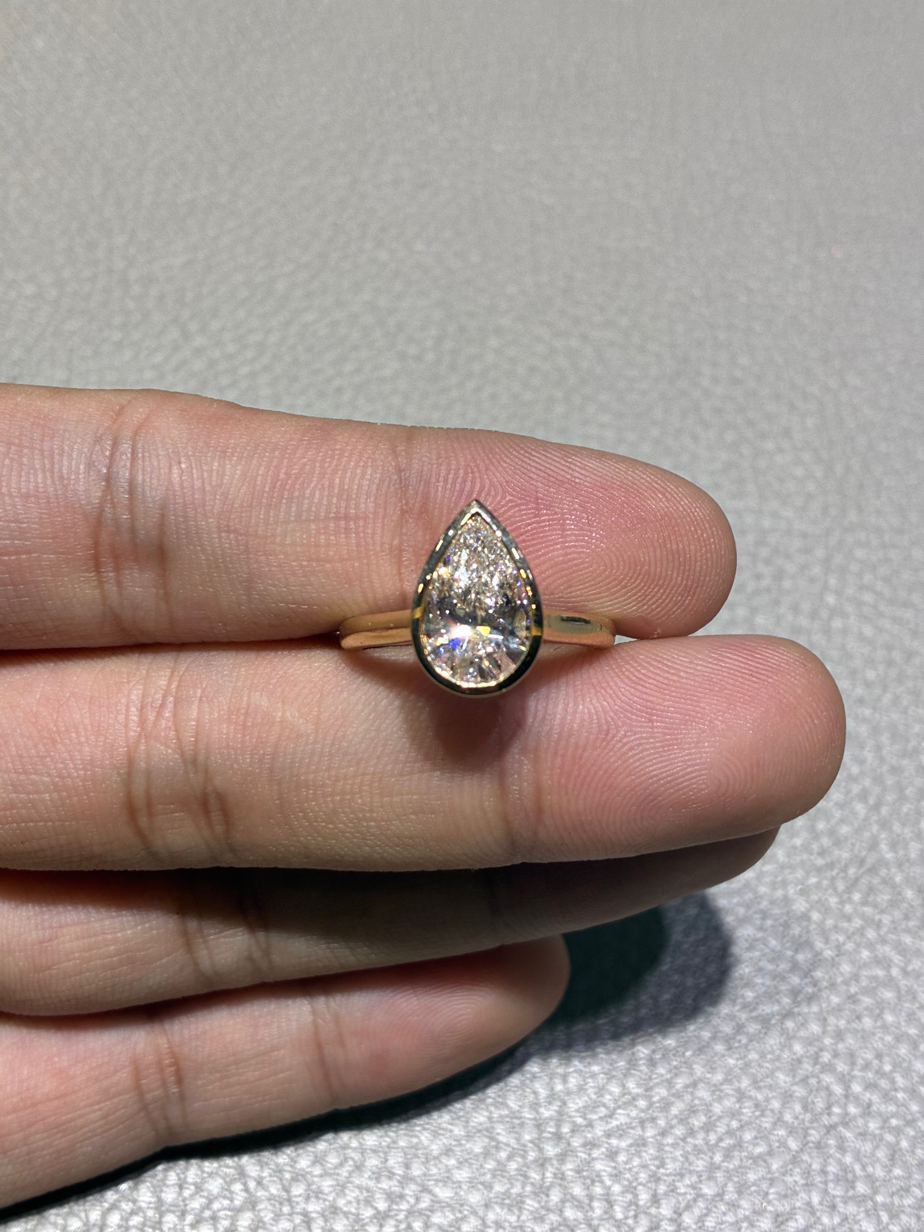 For Hadley Wian 14k Yellow gold pear bezel ring with 2.060ct/1p E/vs1 diamond