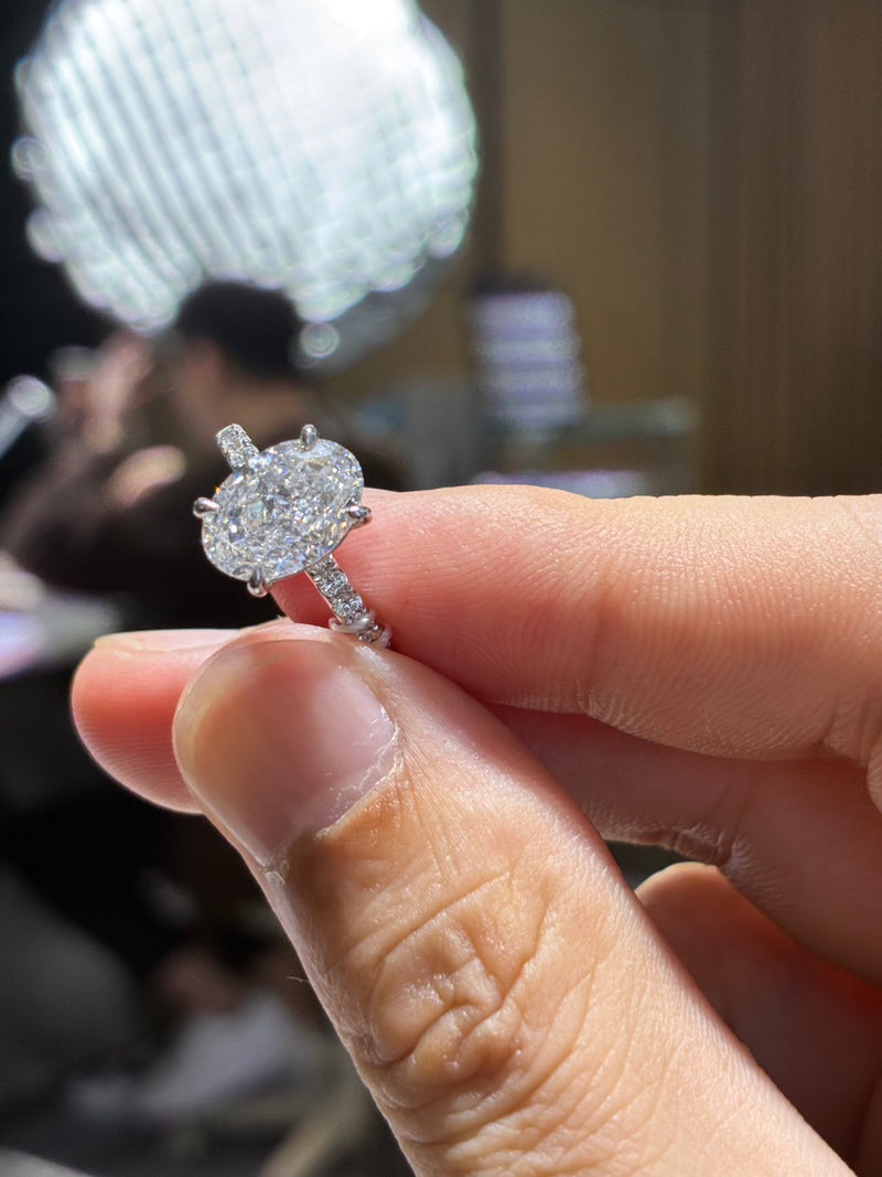 For kimberlyschultz(18k white gold 3.1ct D/vs1 oval ring)